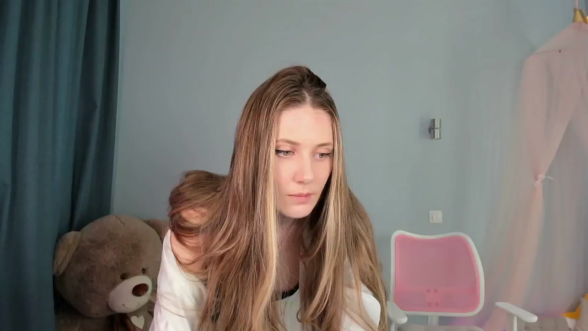 Gallery image thumbnail from PIXELS_'s myfreecams stream on, 12/18/2024, 08:30 image 14 of 20