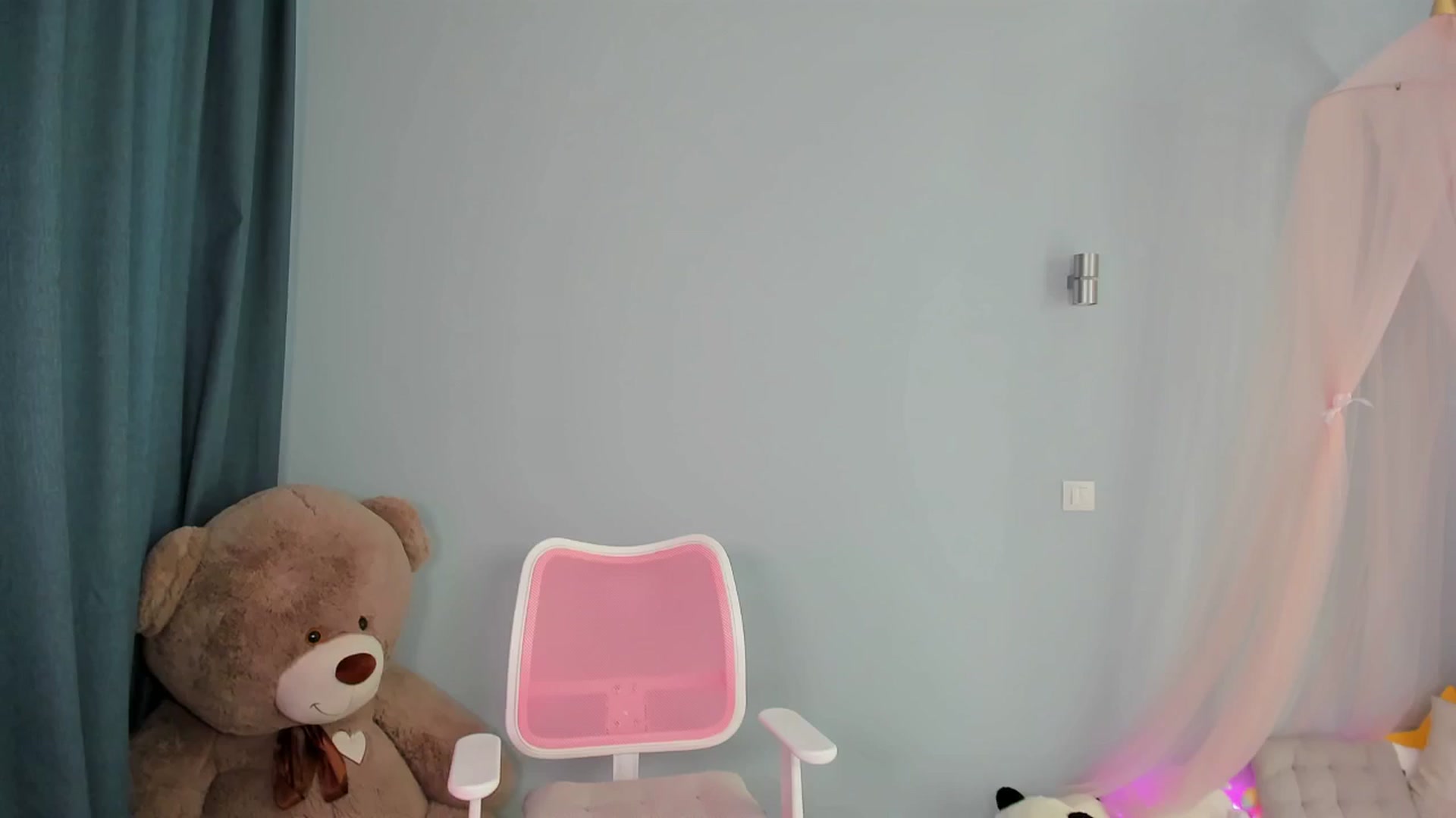 Gallery image thumbnail from PIXELS_'s myfreecams stream on, 12/18/2024, 08:30 image 7 of 20