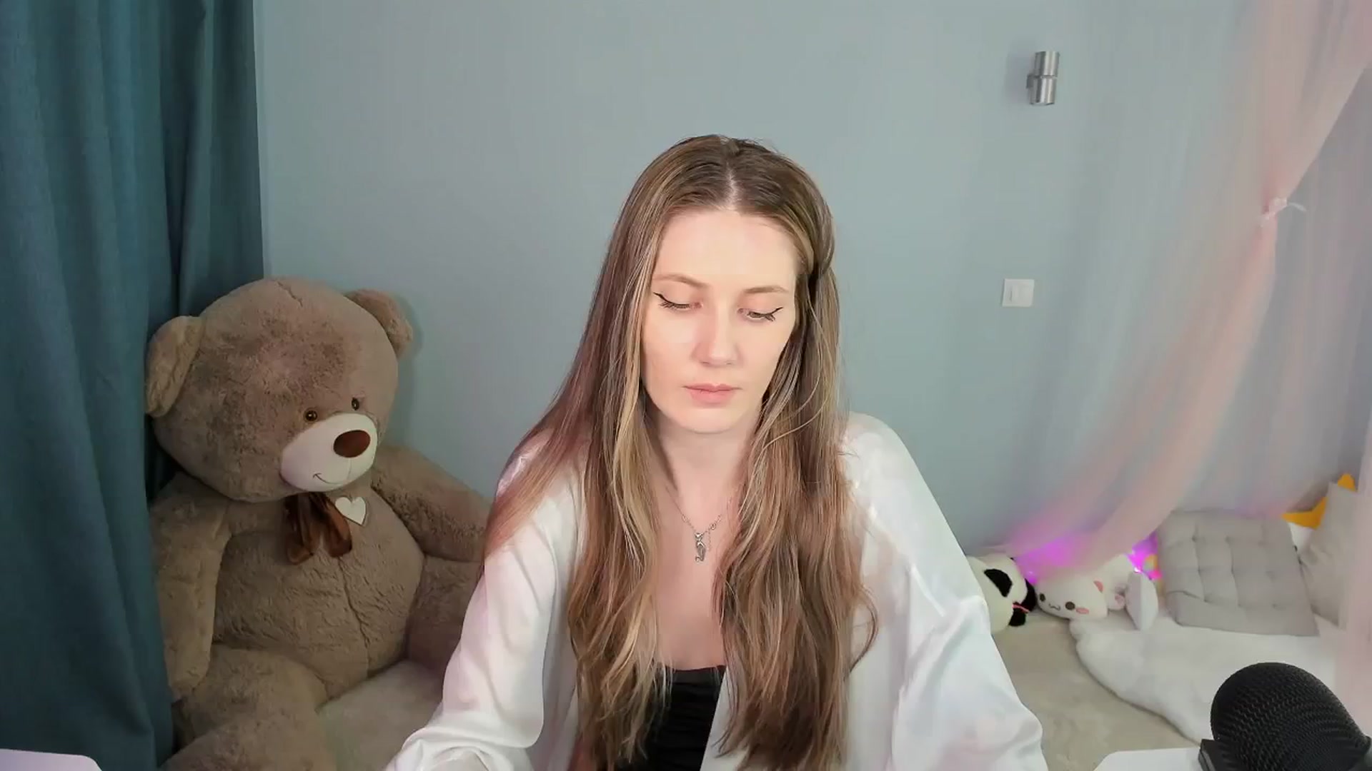 Gallery image thumbnail from PIXELS_'s myfreecams stream on, 12/18/2024, 08:30 image 1 of 20