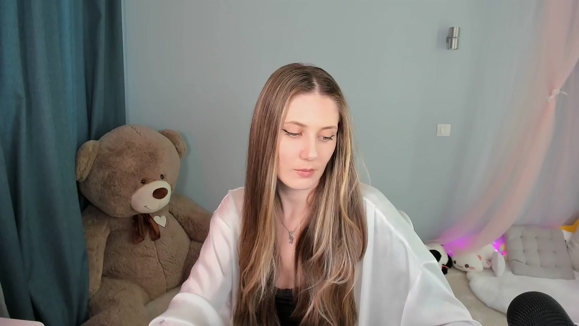 Gallery image thumbnail from PIXELS_'s myfreecams stream on, 12/18/2024, 09:53 image 8 of 20