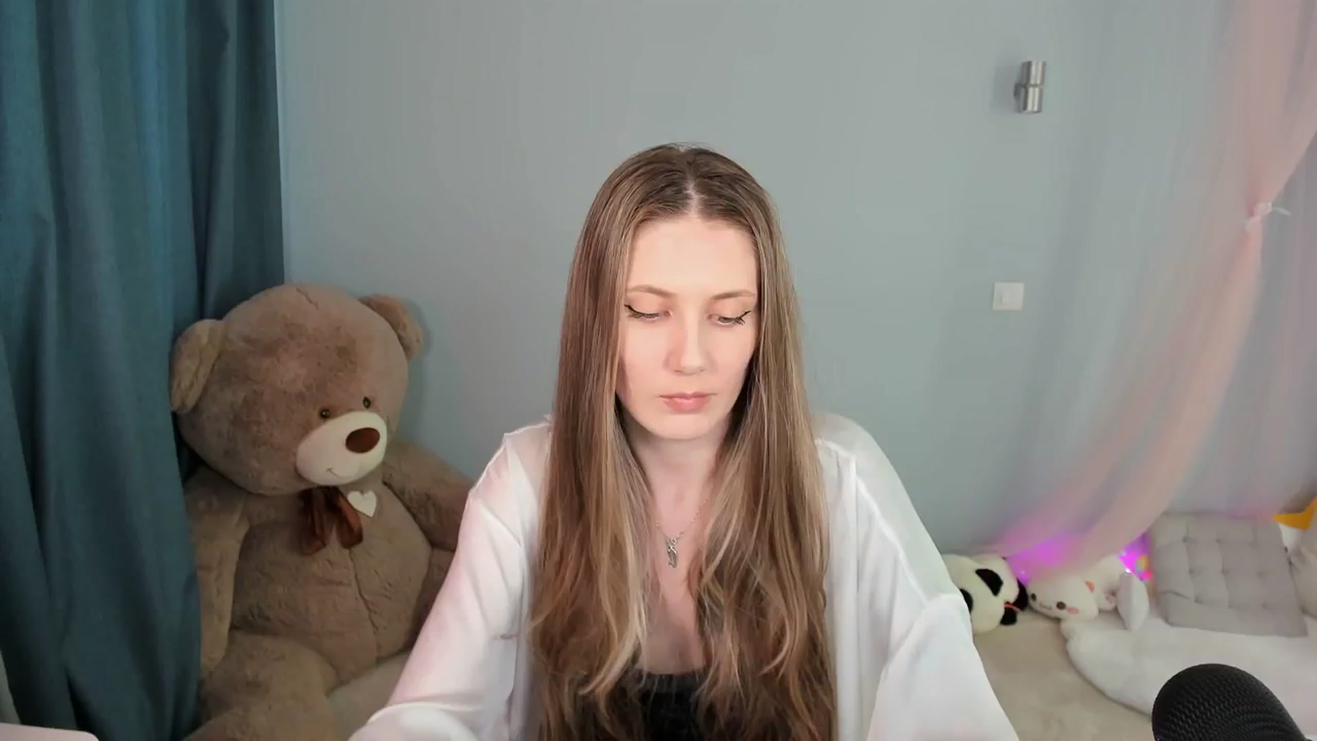 Gallery image thumbnail from PIXELS_'s myfreecams stream on, 12/18/2024, 09:53 image 5 of 20