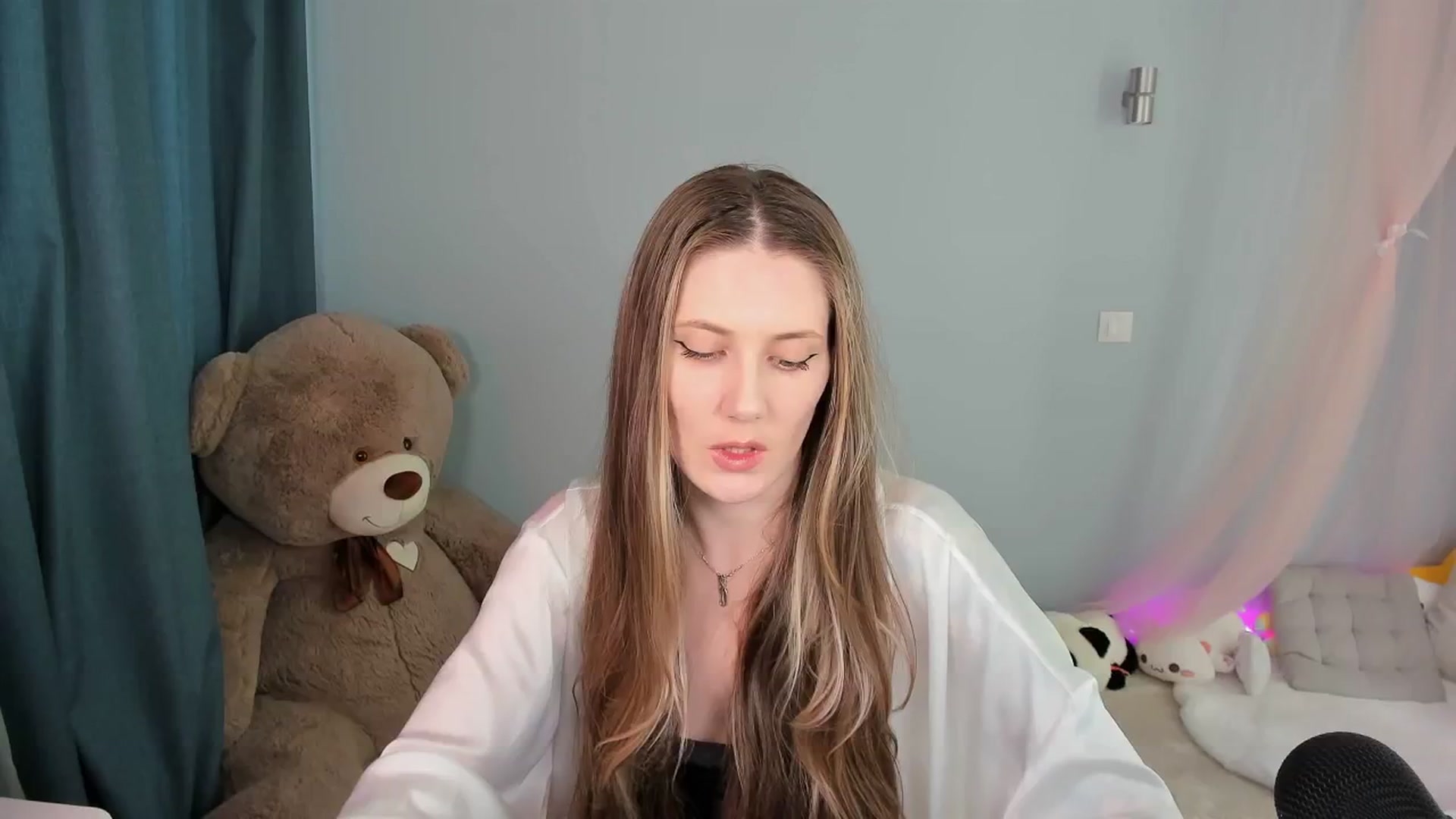 Gallery image thumbnail from PIXELS_'s myfreecams stream on, 12/18/2024, 09:53 image 9 of 20