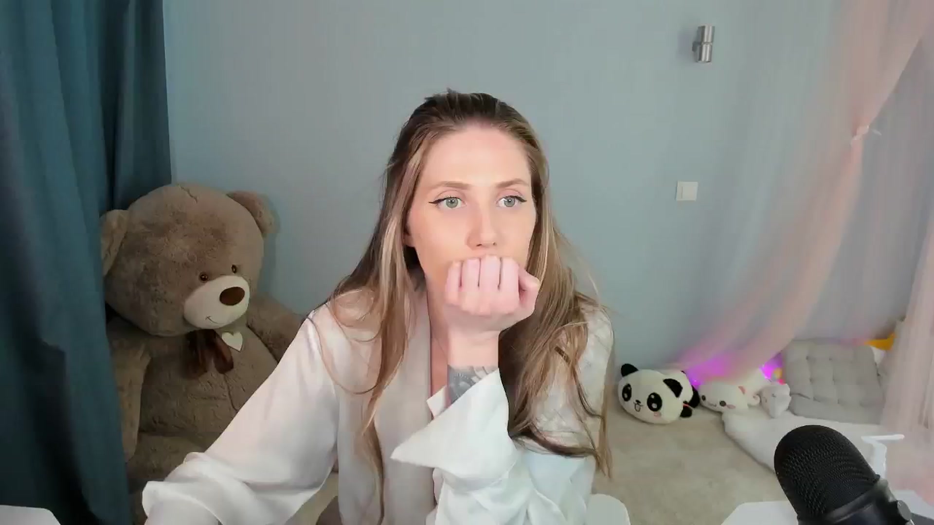 Gallery image thumbnail from PIXELS_'s myfreecams stream on, 12/19/2024, 09:57 image 20 of 20