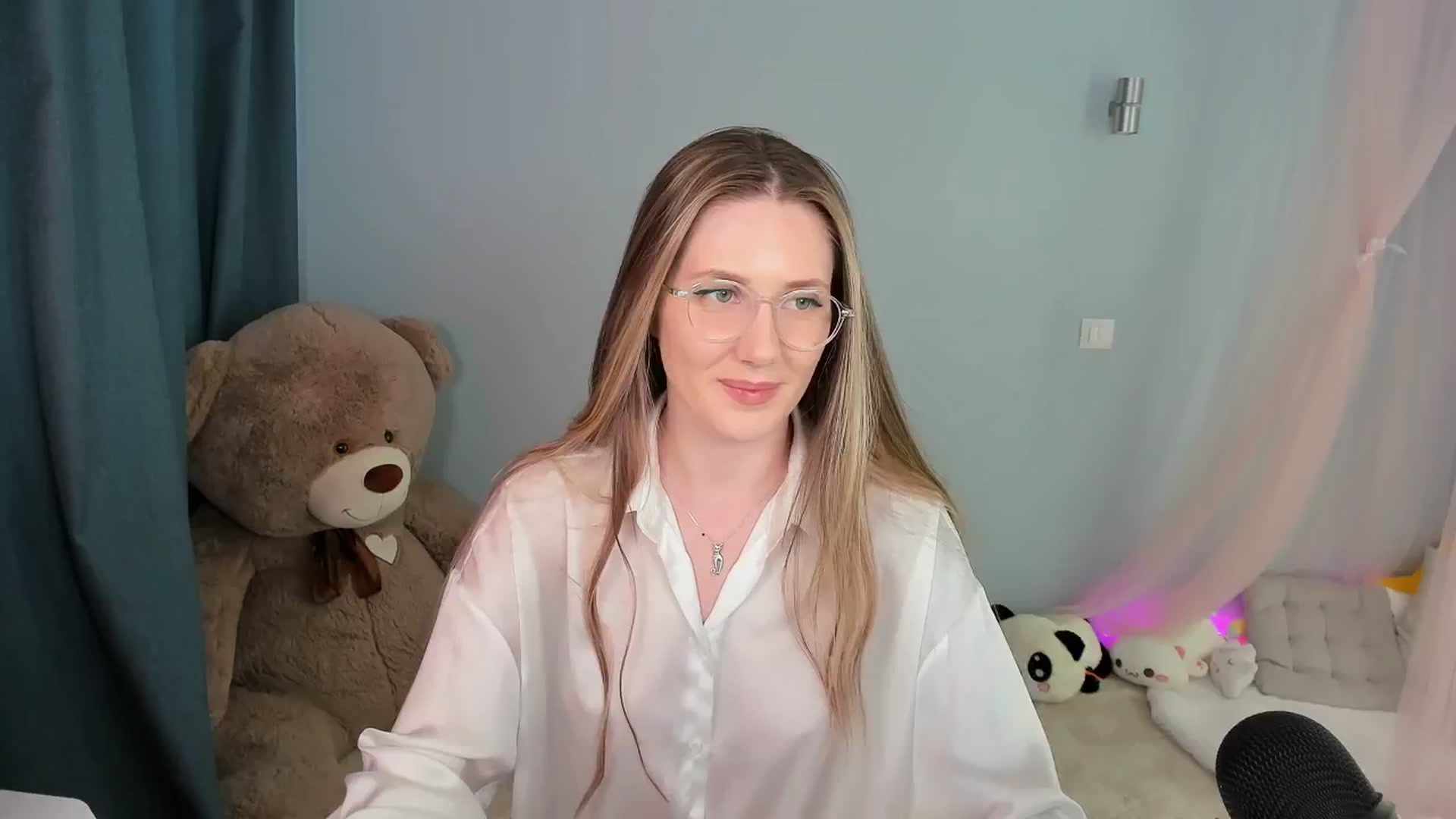 Gallery image thumbnail from PIXELS_'s myfreecams stream on, 12/19/2024, 09:57 image 1 of 20