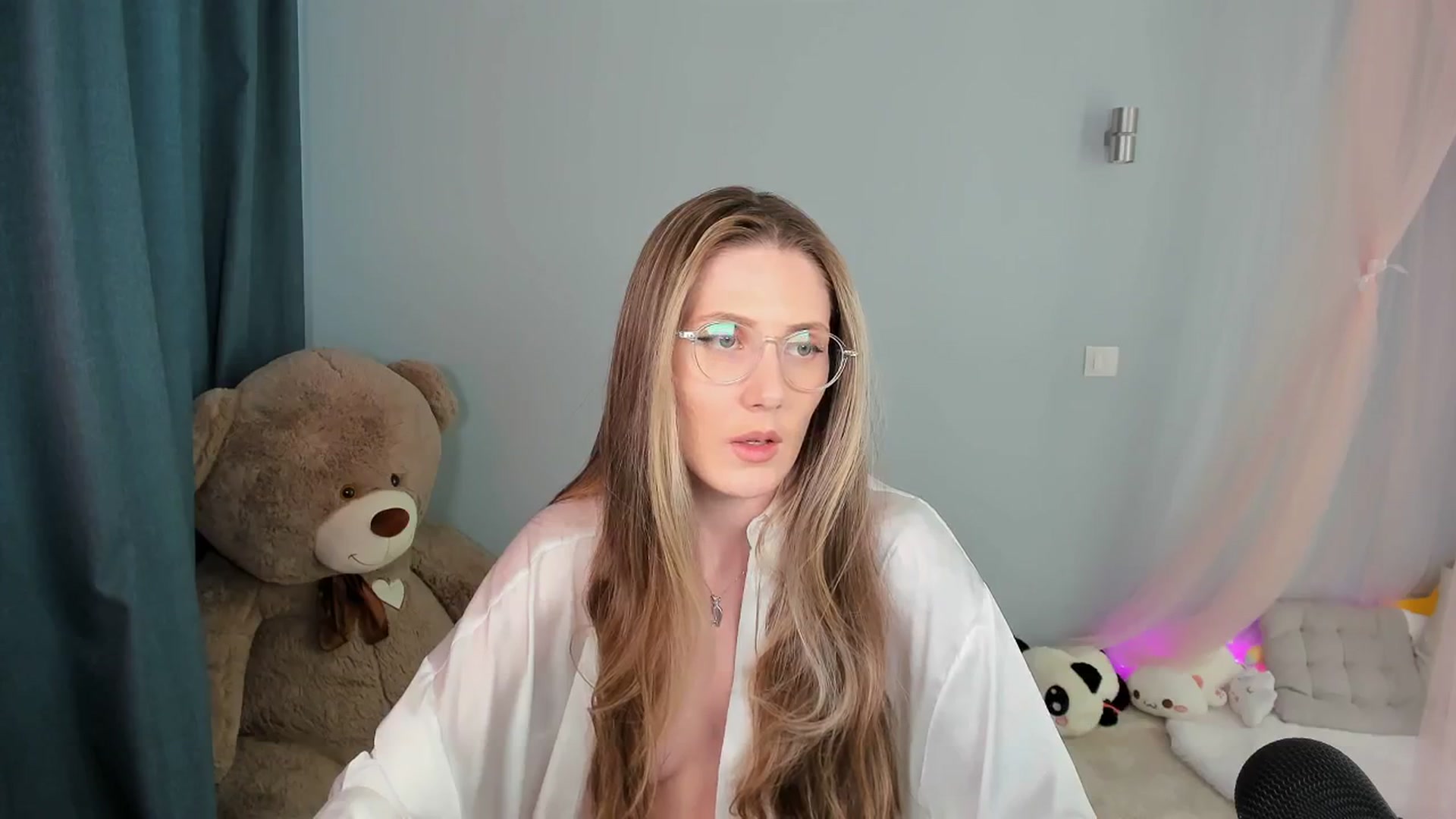 Gallery image thumbnail from PIXELS_'s myfreecams stream on, 12/19/2024, 09:57 image 5 of 20