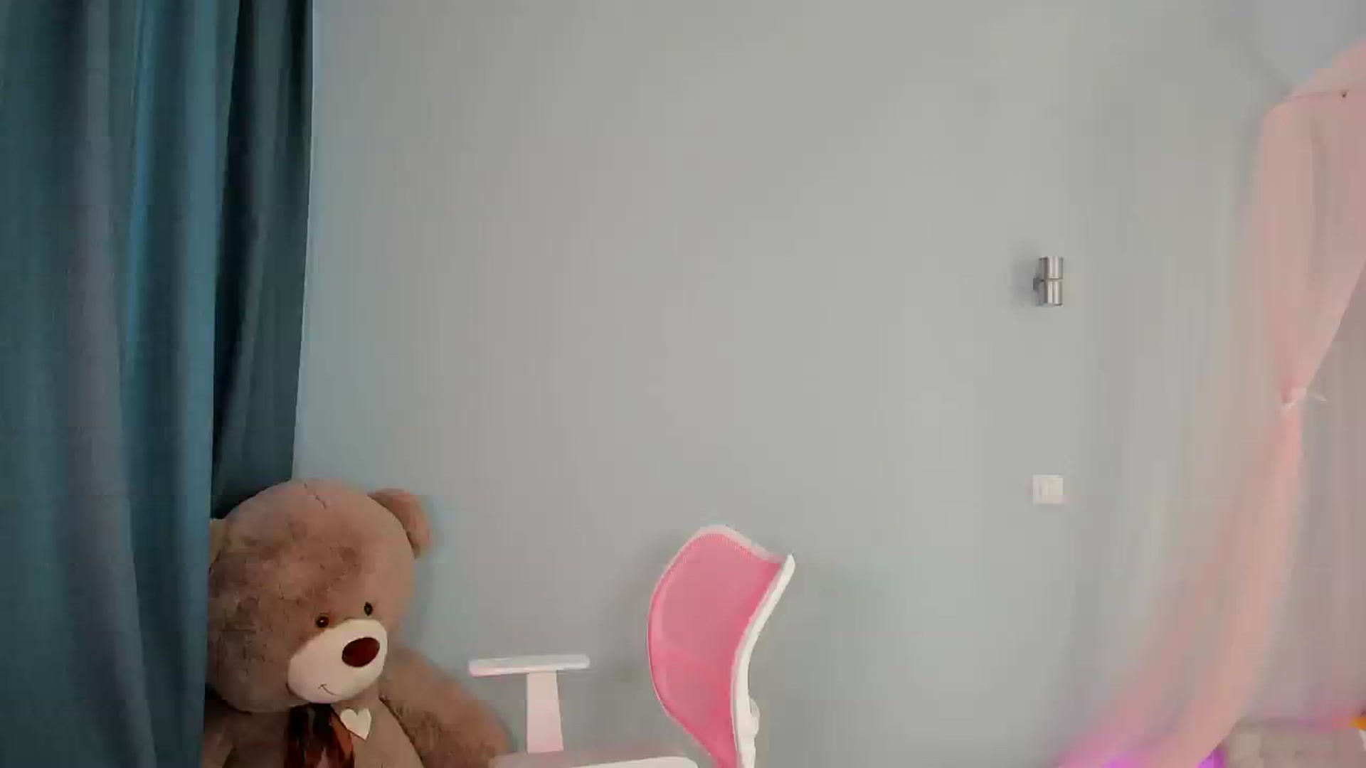 Gallery image thumbnail from PIXELS_'s myfreecams stream on, 12/21/2024, 11:12 image 10 of 20