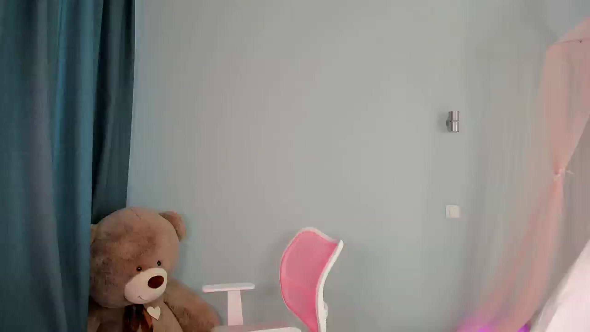 Gallery image thumbnail from PIXELS_'s myfreecams stream on, 12/21/2024, 11:12 image 12 of 20