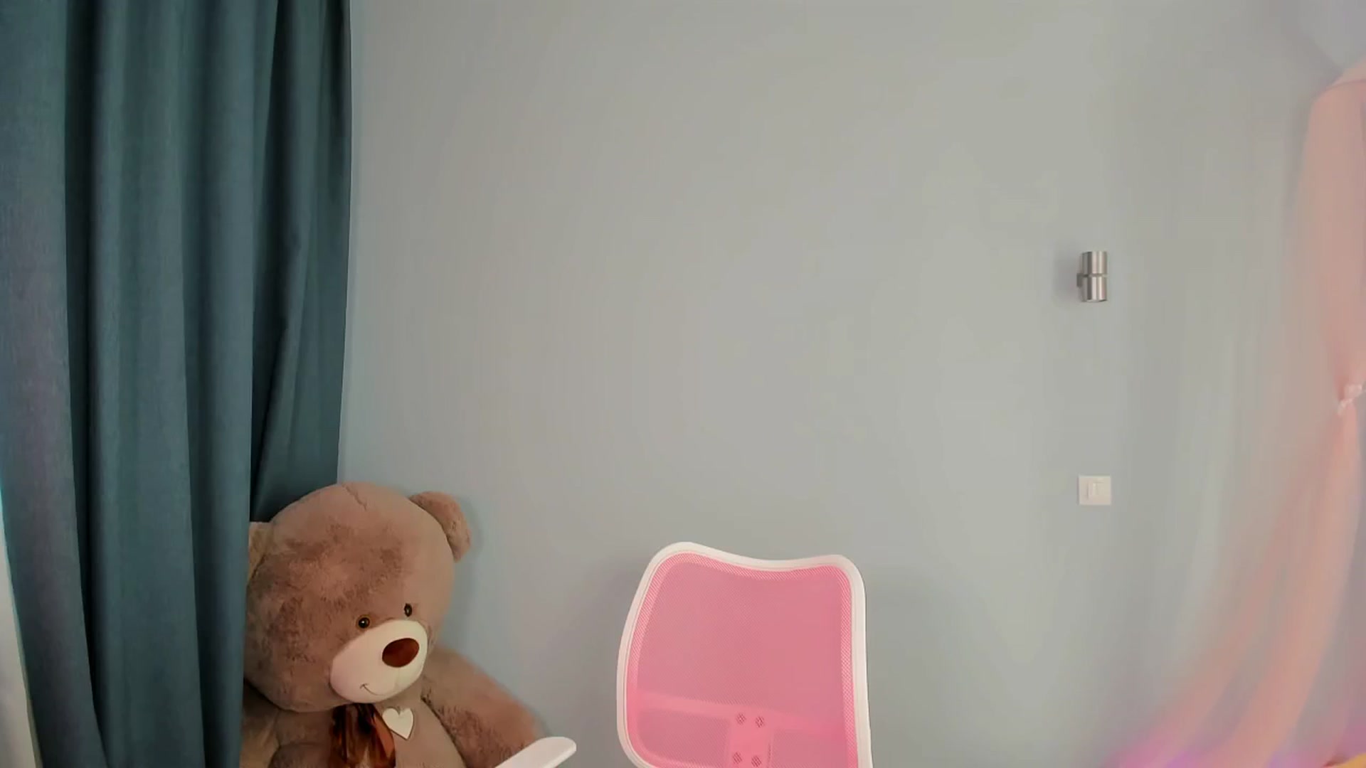 Gallery image thumbnail from PIXELS_'s myfreecams stream on, 12/22/2024, 09:57 image 6 of 20