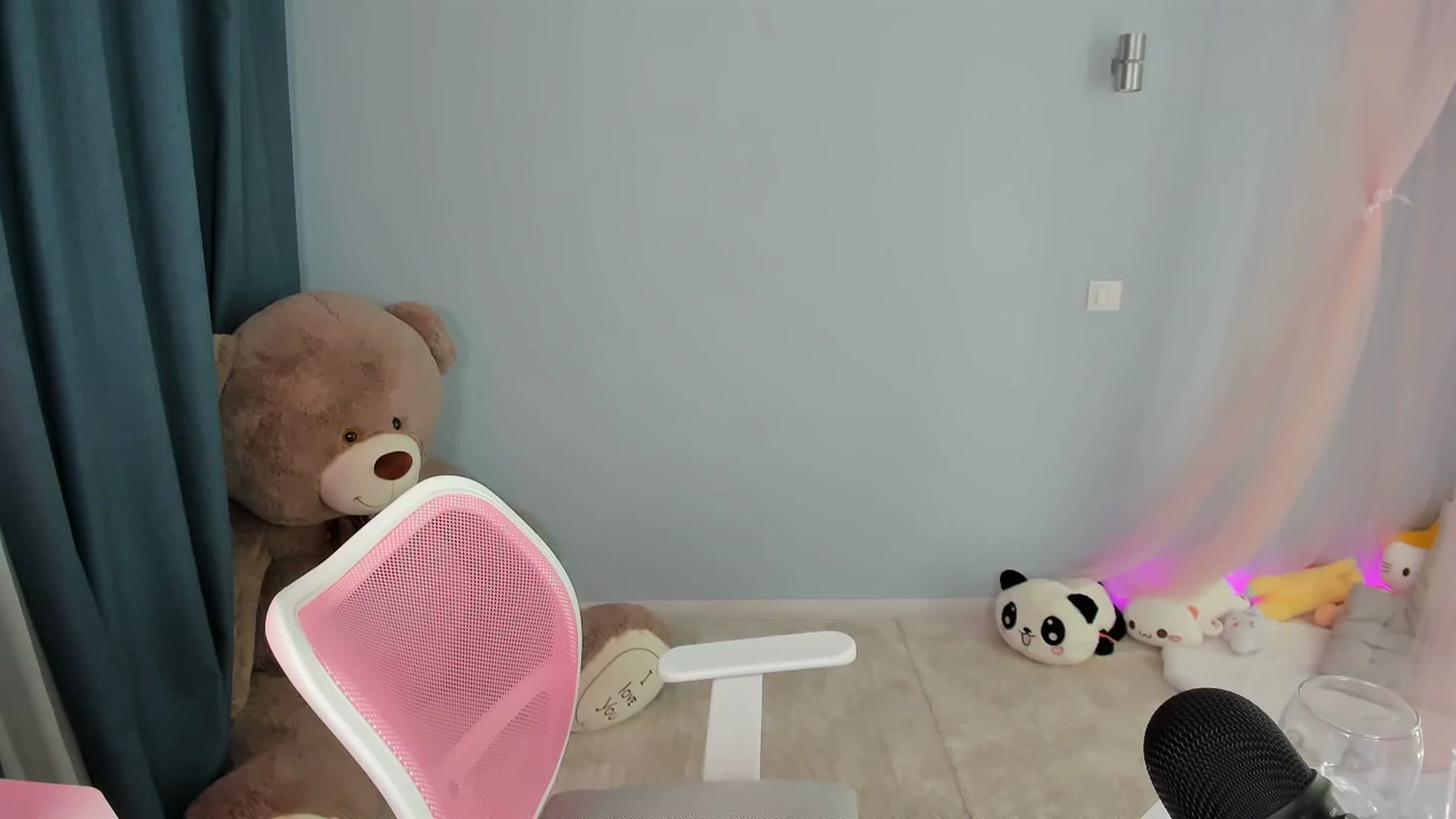 Gallery image thumbnail from PIXELS_'s myfreecams stream on, 12/22/2024, 09:57 image 15 of 20