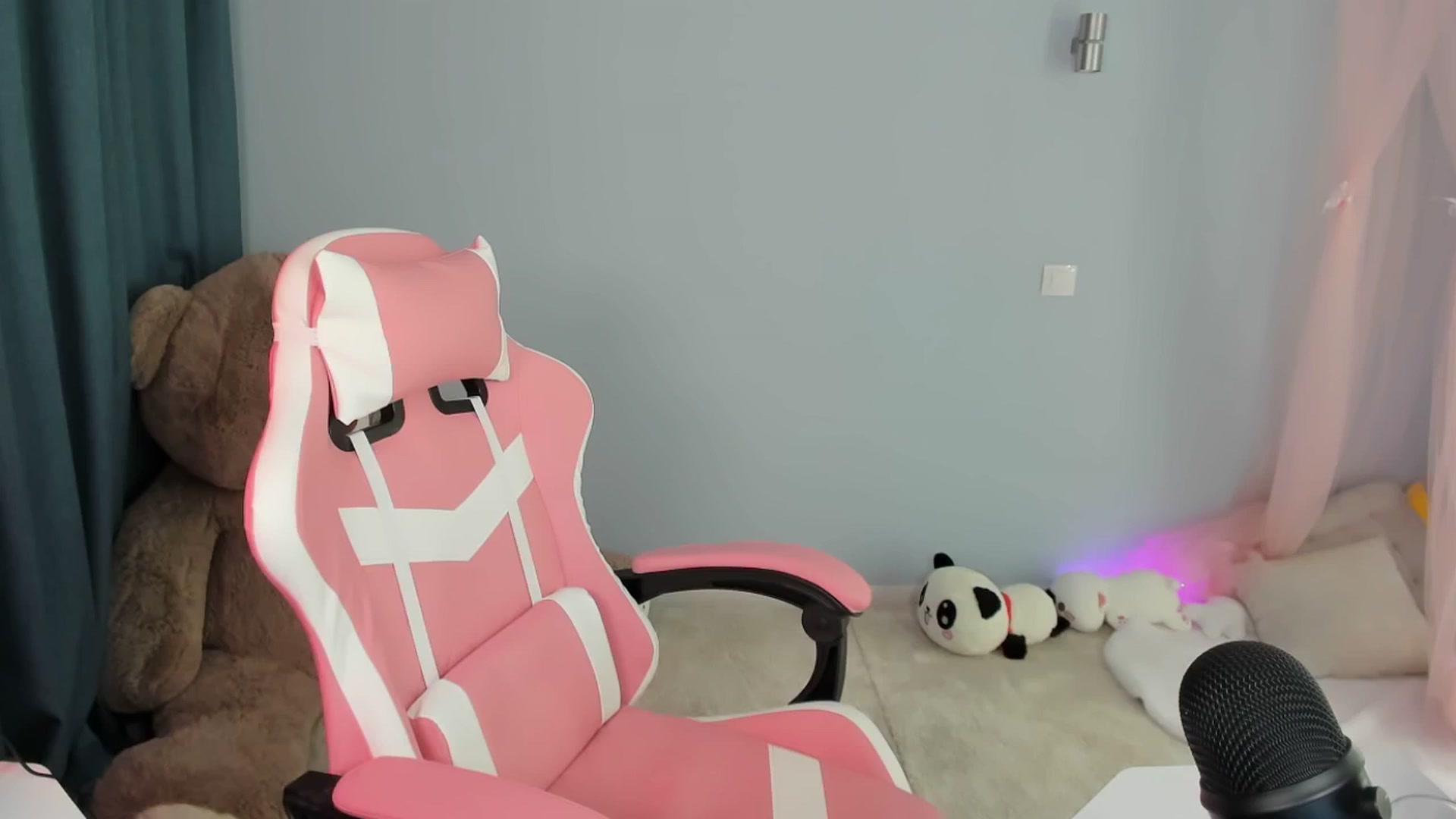 Gallery image thumbnail from PIXELS_'s myfreecams stream on, 02/09/2025, 02:14 image 20 of 20