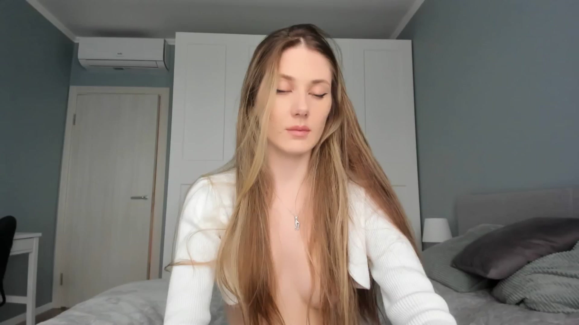 Gallery image thumbnail from PIXELS_'s myfreecams stream on, 05/03/2025, 08:23 image 19 of 20