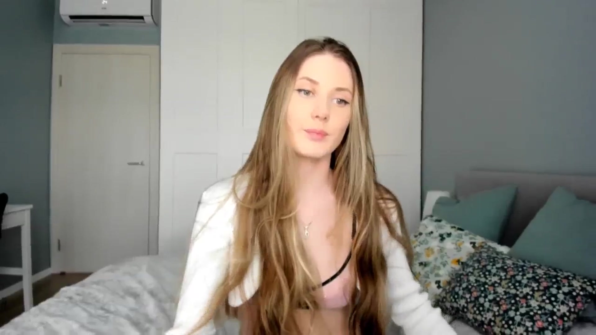 Gallery image thumbnail from PIXELS_'s myfreecams stream on, 06/07/2025, 06:41 image 12 of 20