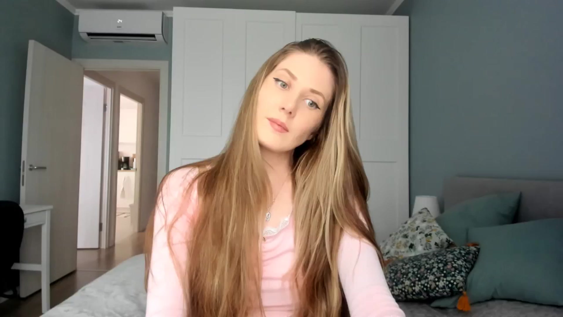 Gallery image thumbnail from PIXELS_'s myfreecams stream on, 06/08/2025, 06:31 image 3 of 20