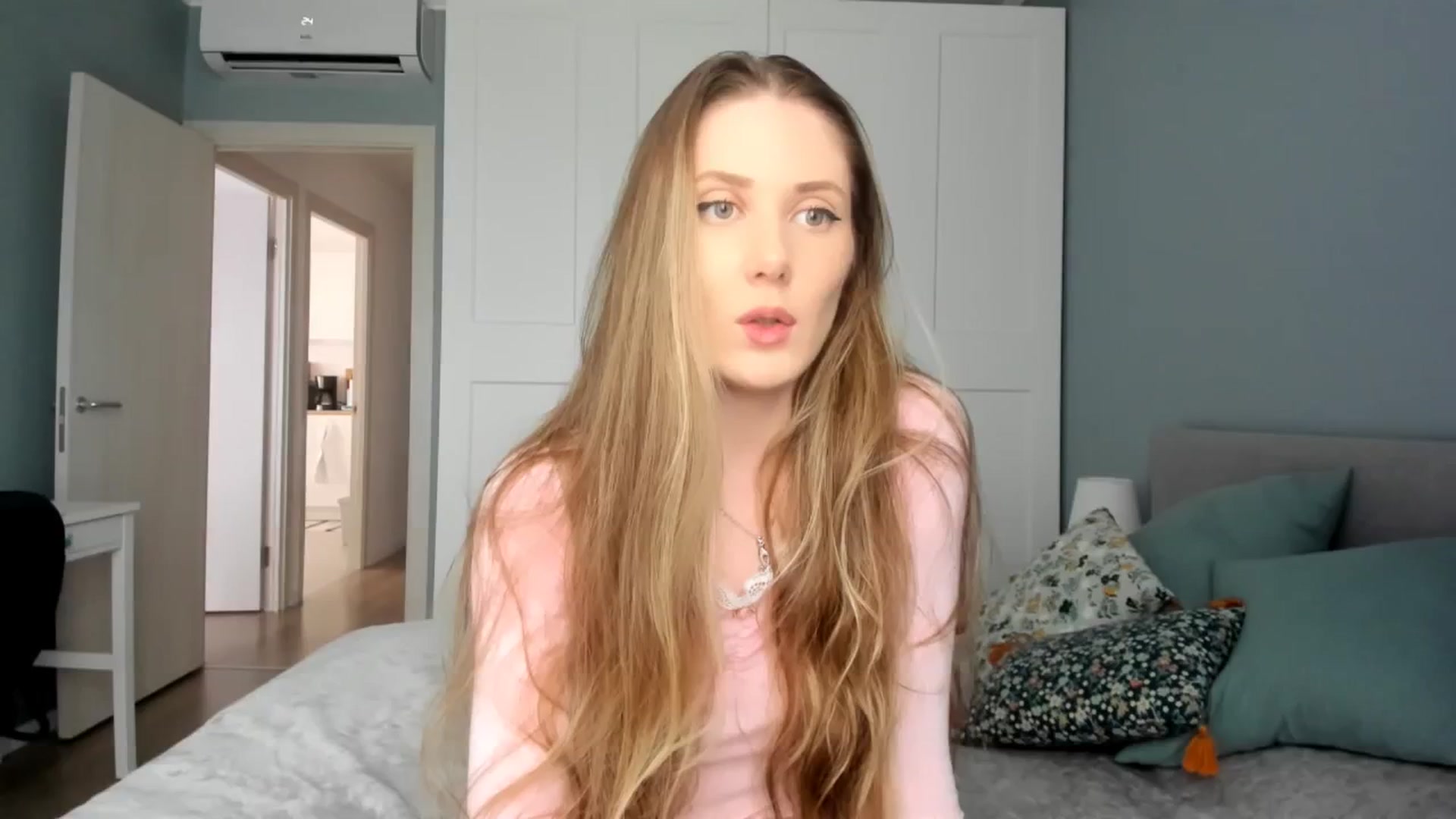 Gallery image thumbnail from PIXELS_'s myfreecams stream on, 06/08/2025, 06:31 image 1 of 20