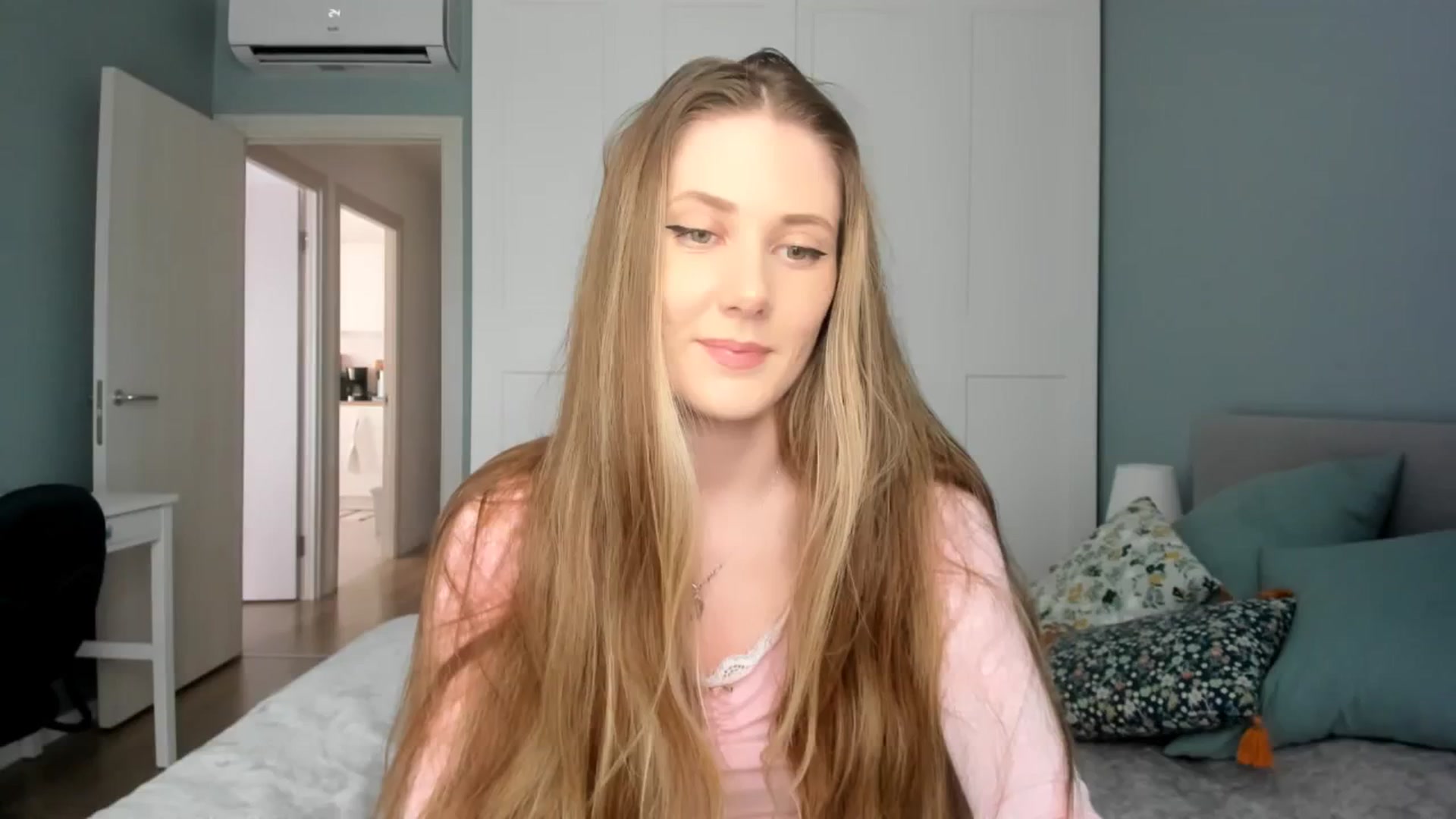 Gallery image thumbnail from PIXELS_'s myfreecams stream on, 06/08/2025, 06:31 image 15 of 20