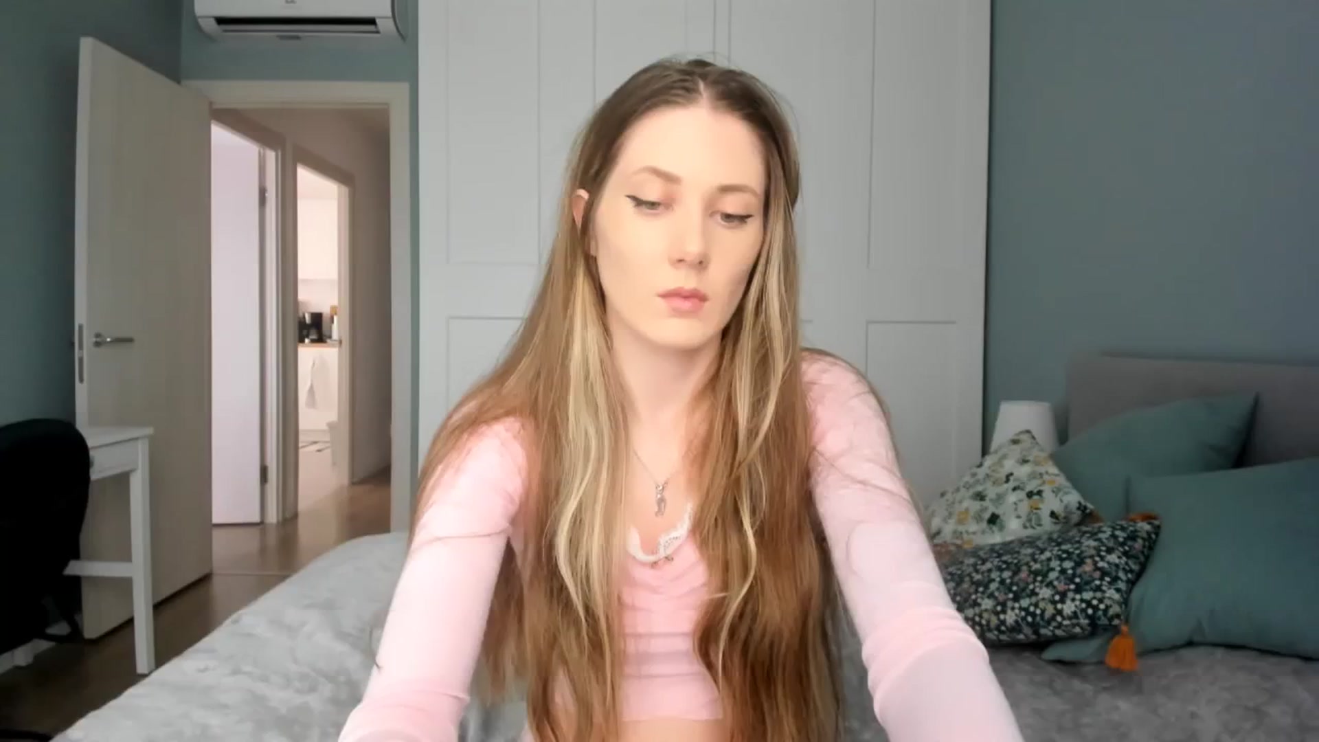 Gallery image thumbnail from PIXELS_'s myfreecams stream on, 06/08/2025, 06:31 image 13 of 20
