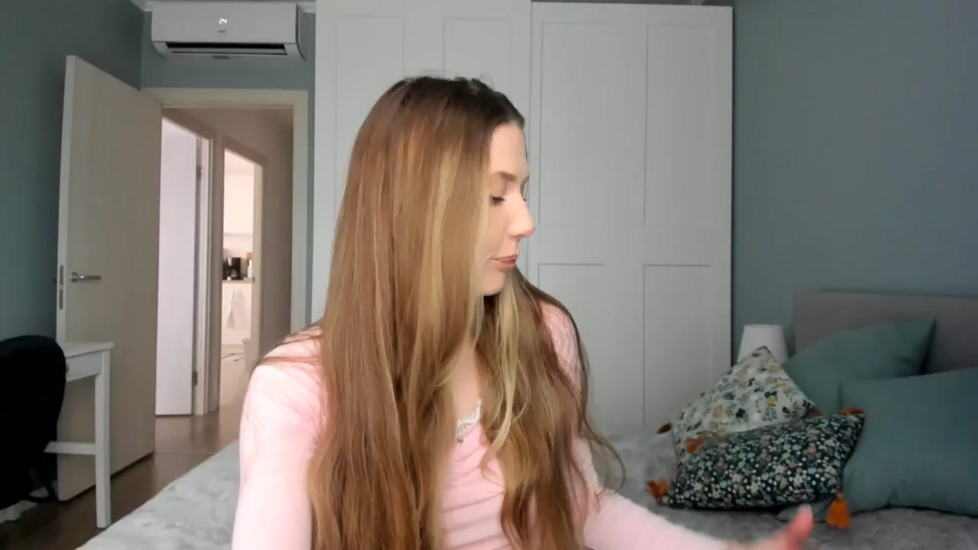 Gallery image thumbnail from PIXELS_'s myfreecams stream on, 06/08/2025, 06:31 image 9 of 20