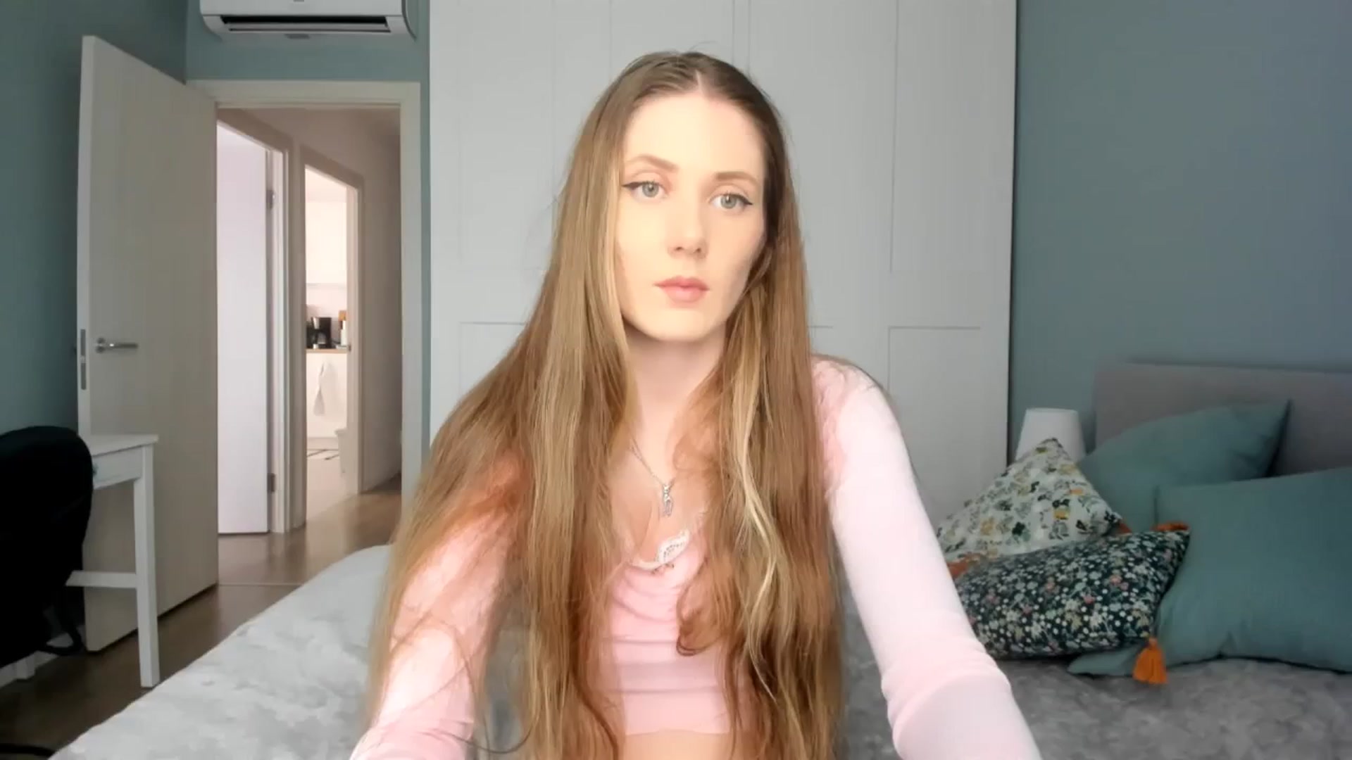 Gallery image thumbnail from PIXELS_'s myfreecams stream on, 06/08/2025, 06:31 image 14 of 20