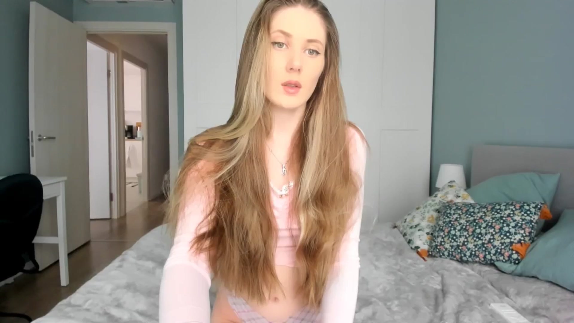 Gallery image thumbnail from PIXELS_'s myfreecams stream on, 06/08/2025, 07:54 image 3 of 20