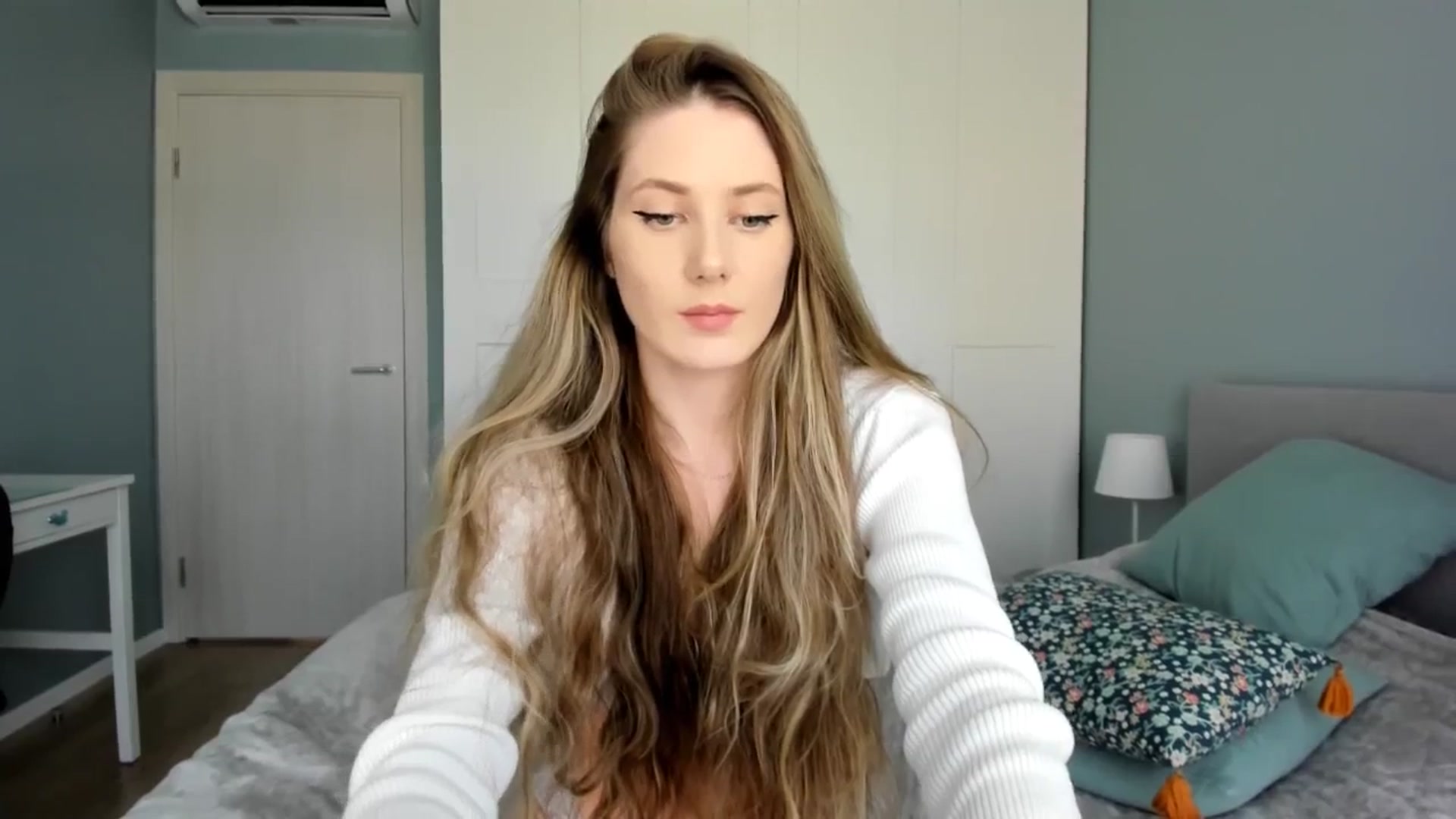 Gallery image thumbnail from PIXELS_'s myfreecams stream on, 06/16/2025, 07:35 image 20 of 20