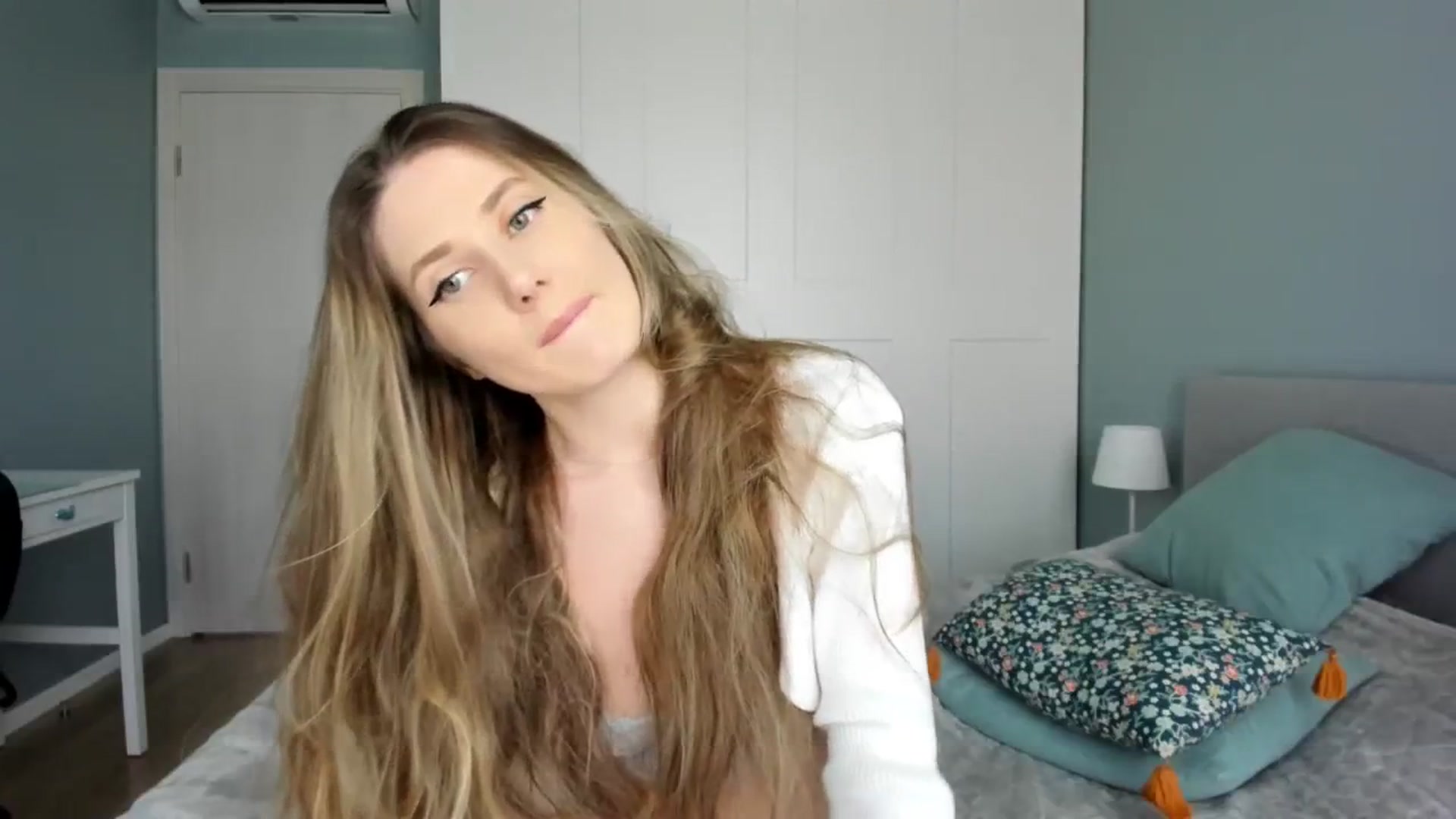 Gallery image thumbnail from PIXELS_'s myfreecams stream on, 06/16/2025, 07:35 image 19 of 20