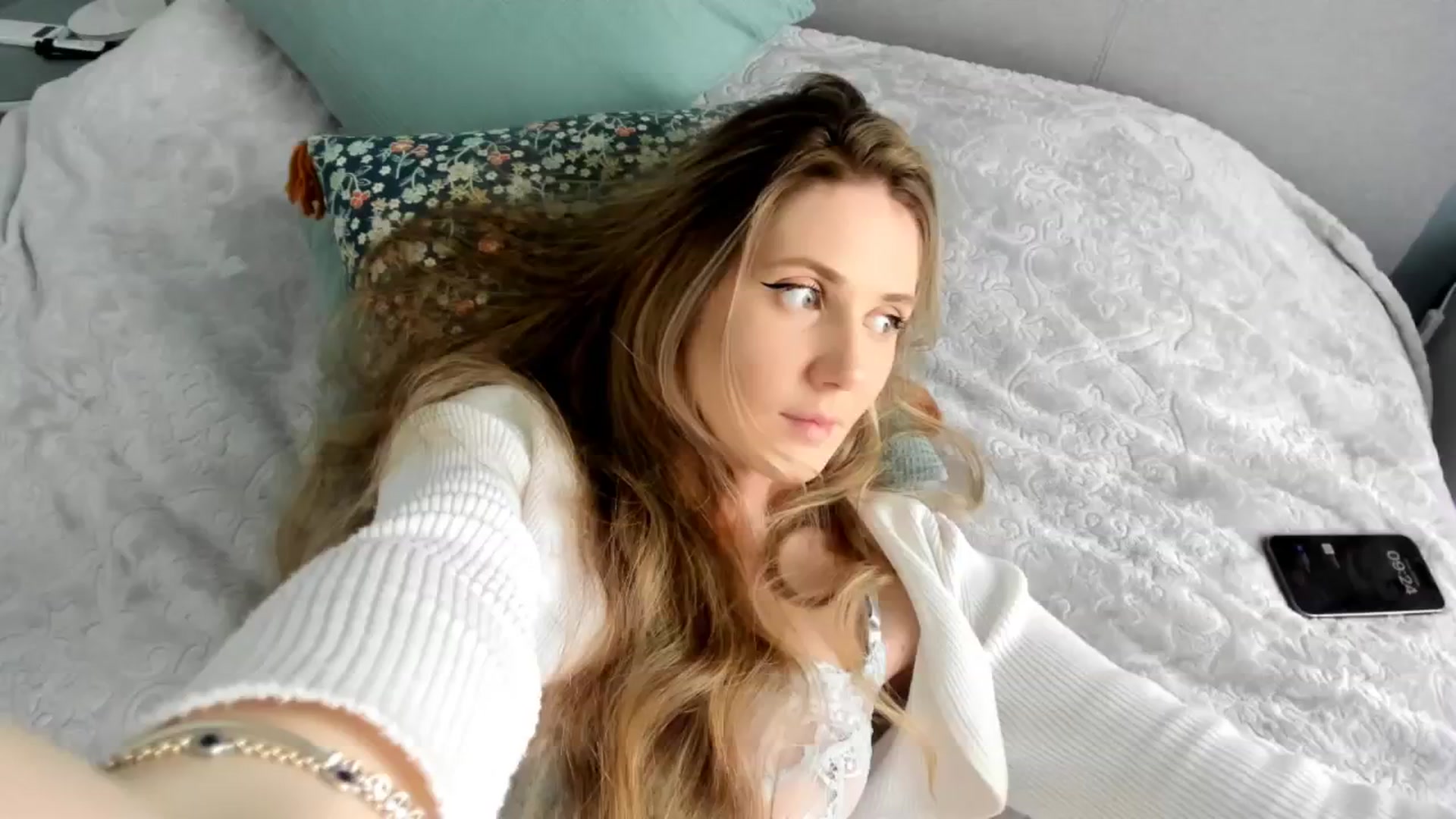Gallery image thumbnail from PIXELS_'s myfreecams stream on, 06/25/2025, 07:03 image 14 of 20