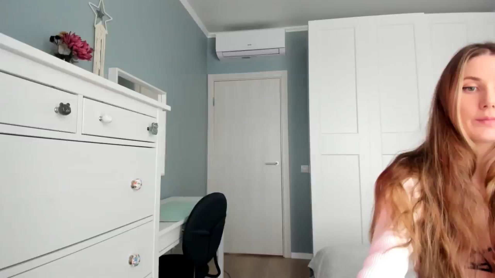 Gallery image thumbnail from PIXELS_'s myfreecams stream on, 06/29/2025, 08:47 image 1 of 20