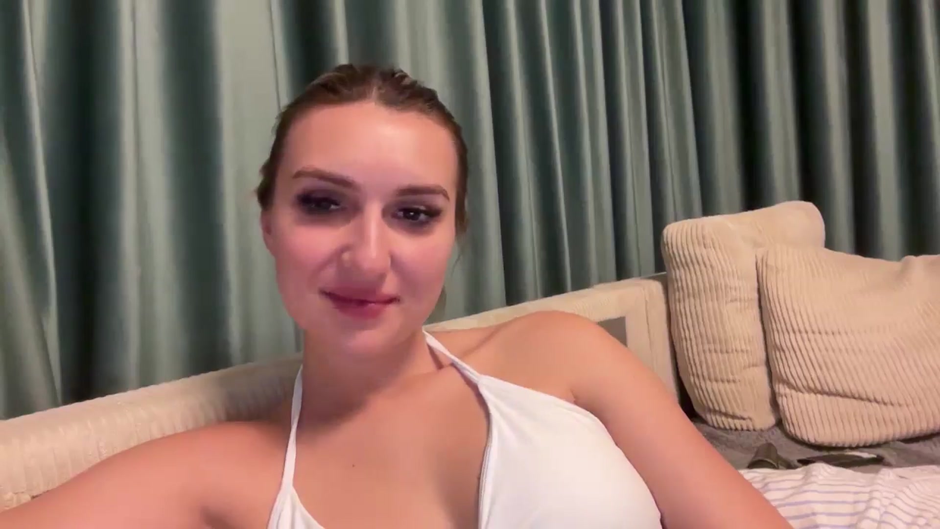 Gallery image thumbnail from PUJIE's myfreecams stream on, 12/28/2025, 16:43 image 11 of 20