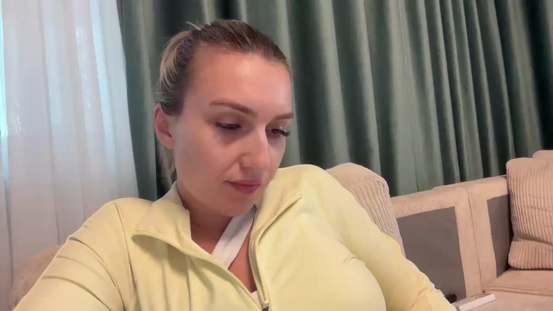 Gallery image thumbnail from PUJIE's myfreecams stream on, 05/12/2026, 16:28 image 4 of 20