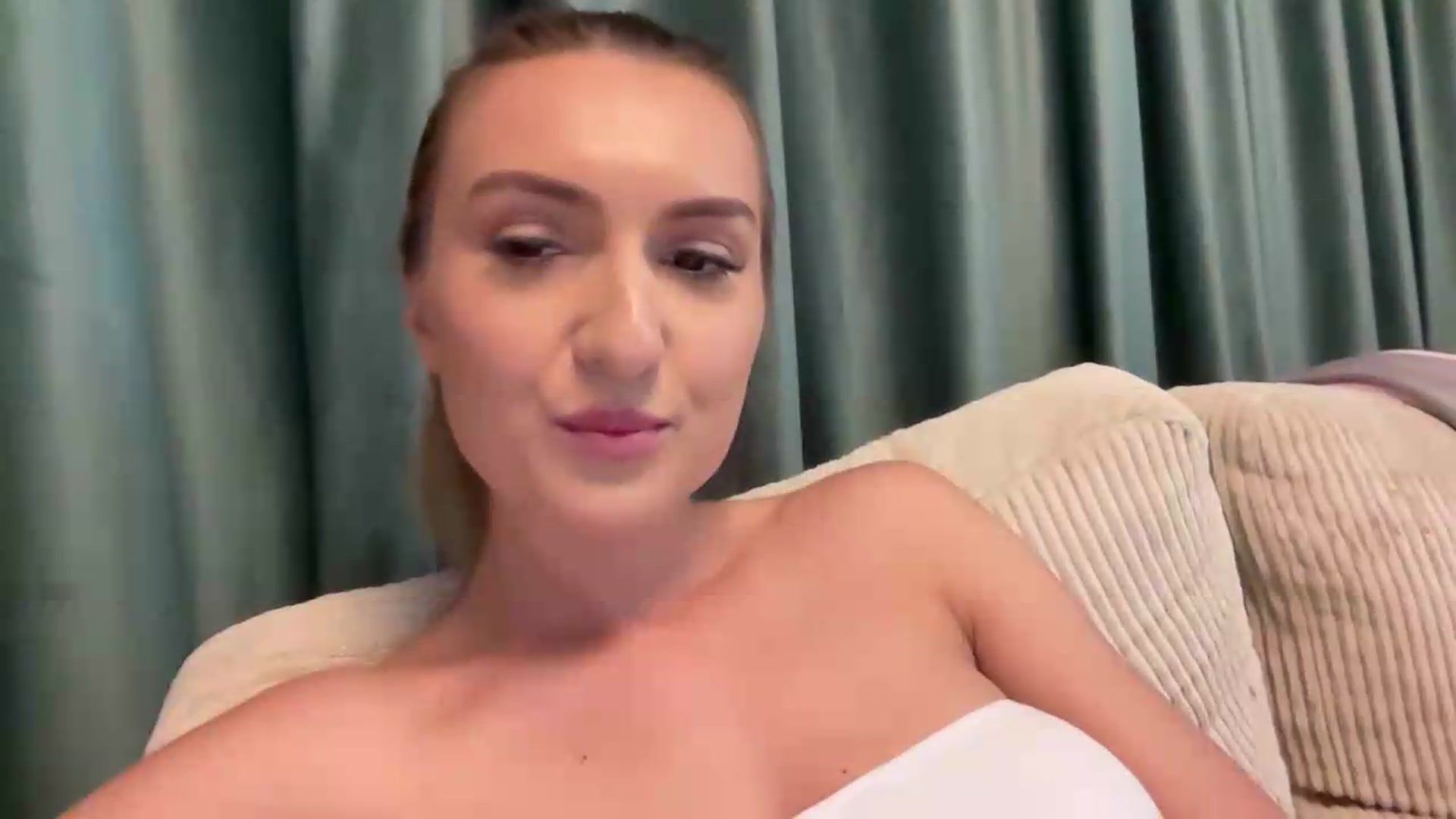 Gallery image thumbnail from PUJIE's myfreecams stream on, 05/13/2026, 14:12 image 8 of 20