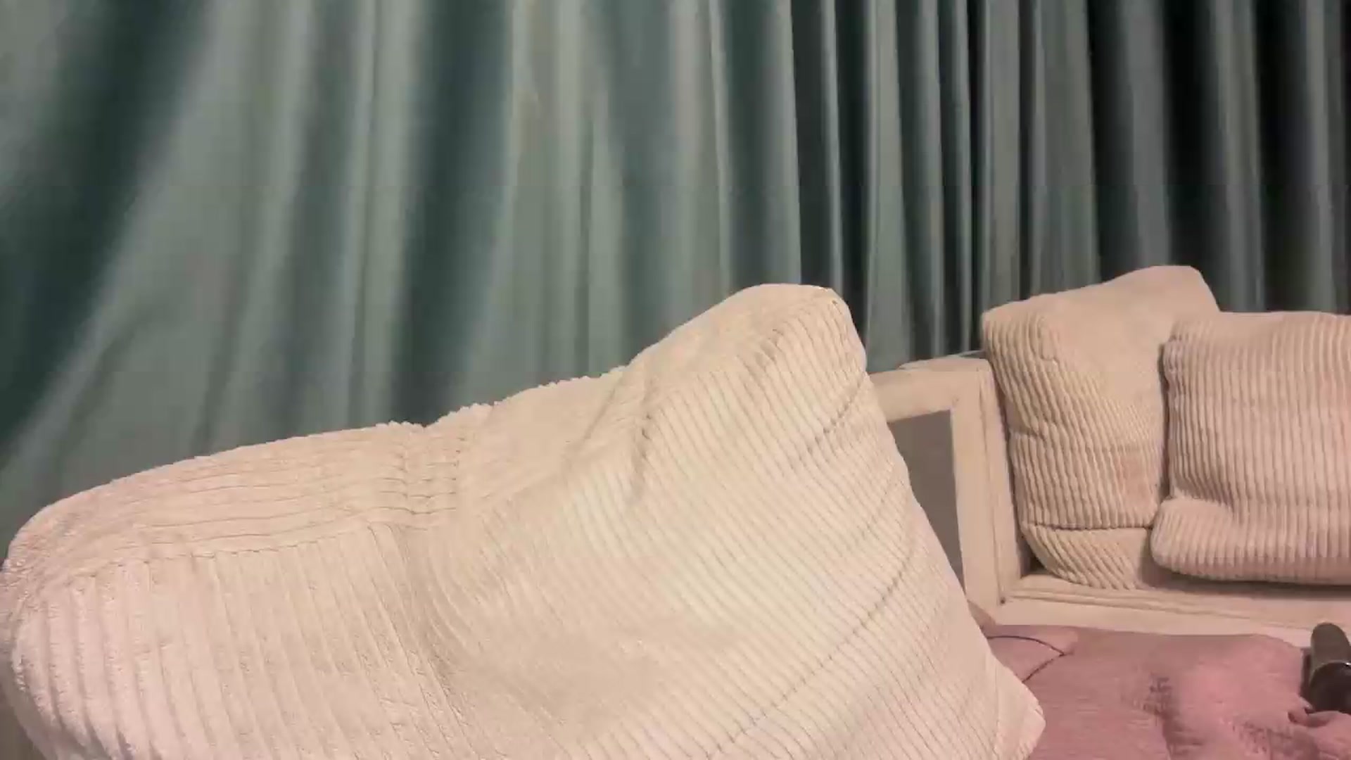 Gallery image thumbnail from PUJIE's myfreecams stream on, 06/10/2026, 18:19 image 16 of 20