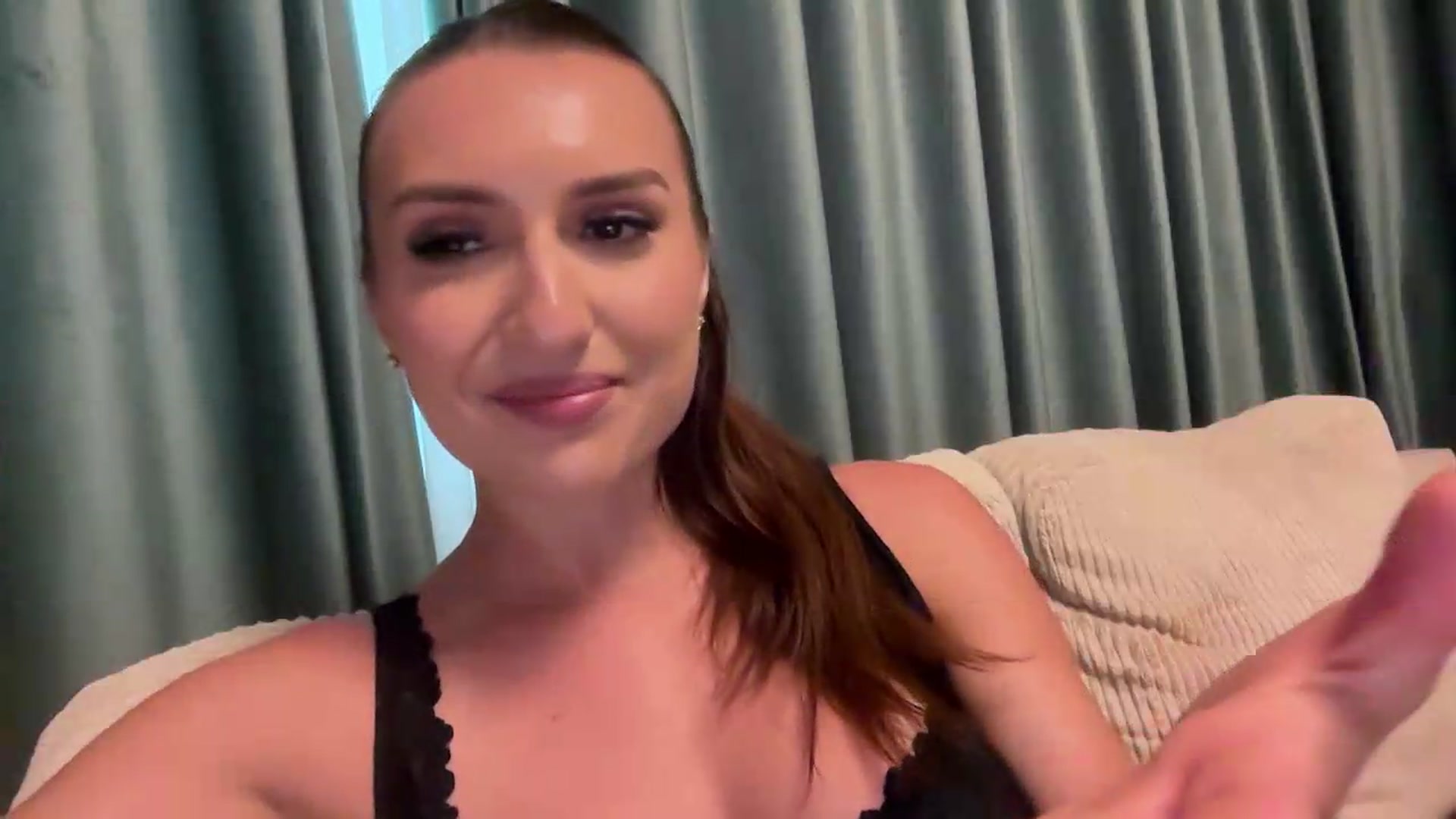 Gallery image thumbnail from PUJIE's myfreecams stream on, 06/22/2026, 15:53 image 2 of 20