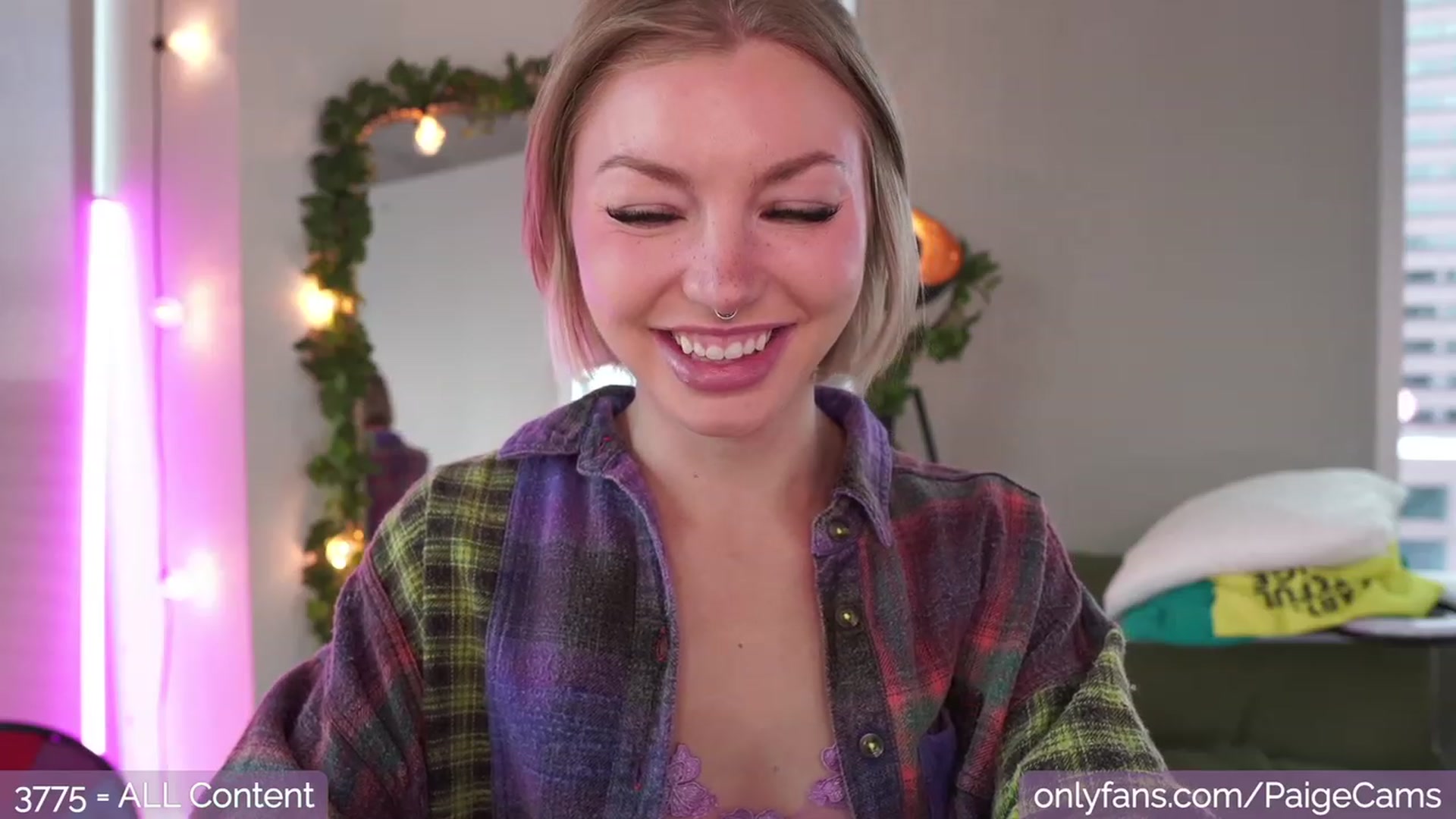 Gallery image thumbnail from Paige's myfreecams stream on, 01/31/2023, 24:05 image 8 of 20