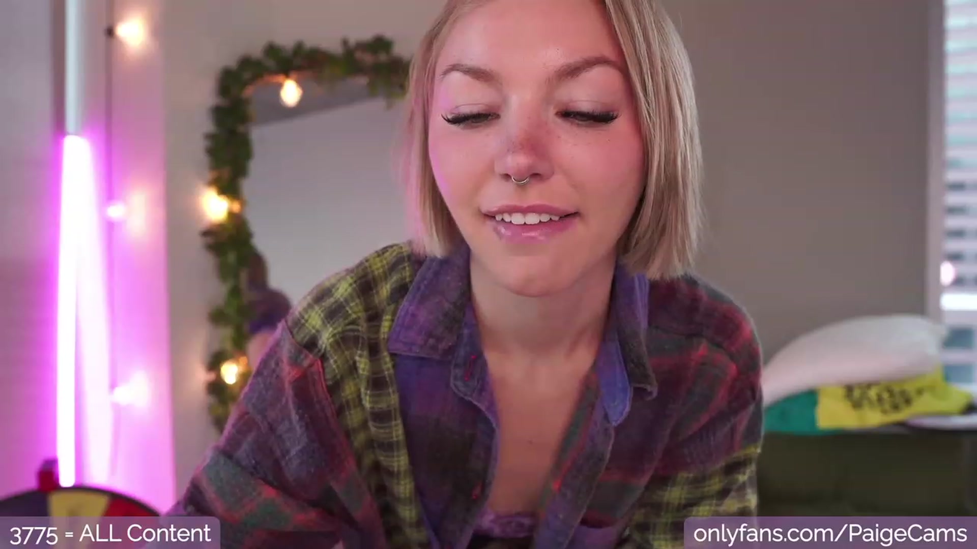 Gallery image thumbnail from Paige's myfreecams stream on, 01/31/2023, 24:05 image 12 of 20