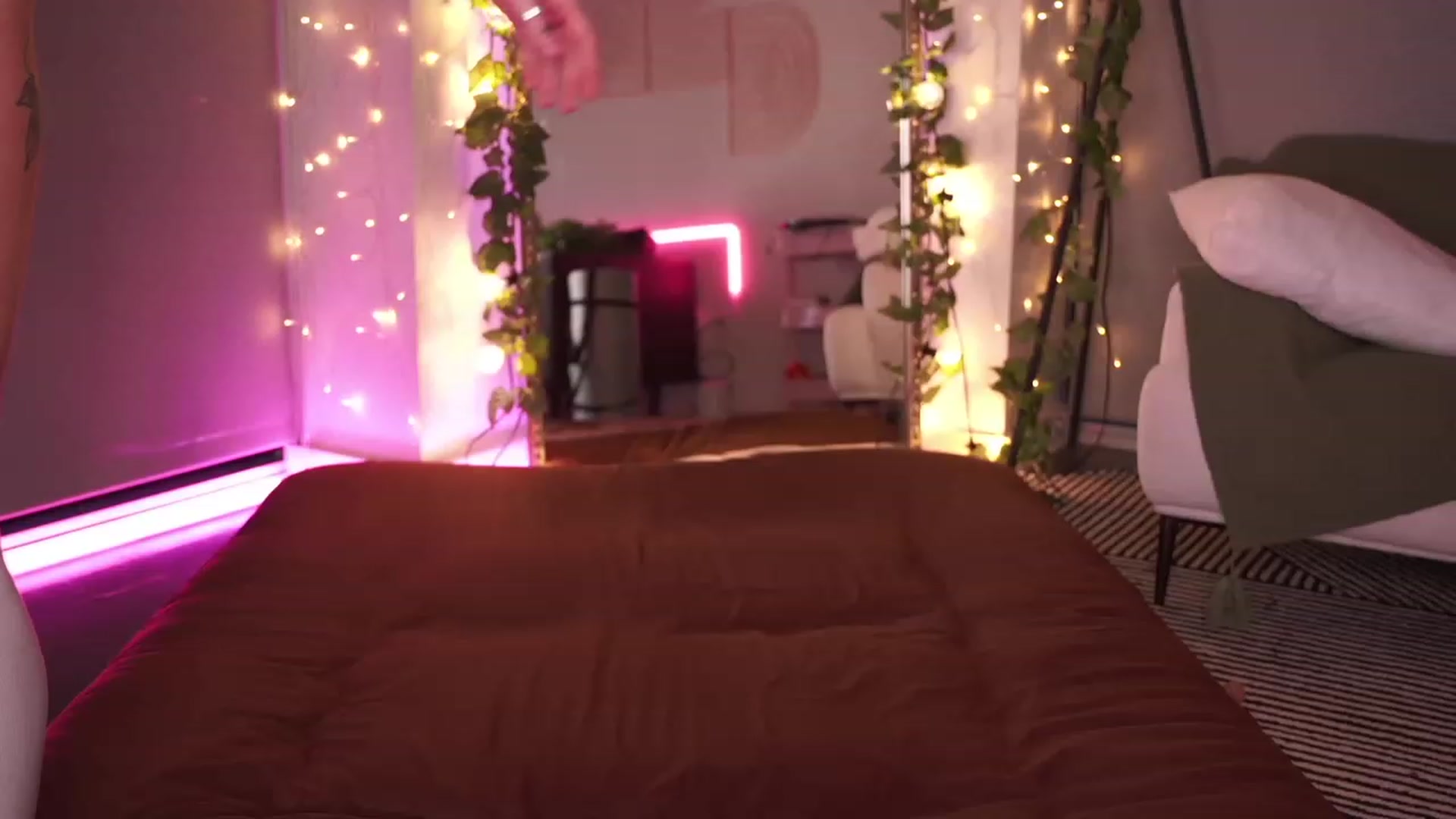 Gallery image thumbnail from Paige's myfreecams stream on, 05/07/2023, 02:38 image 8 of 20