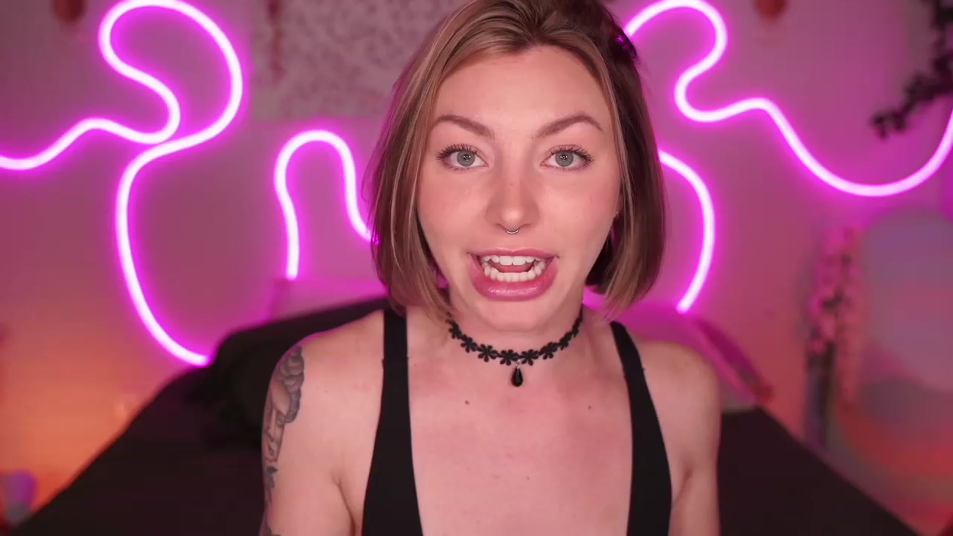 Gallery image thumbnail from Paige's myfreecams stream on, 06/26/2023, 04:19 image 6 of 20