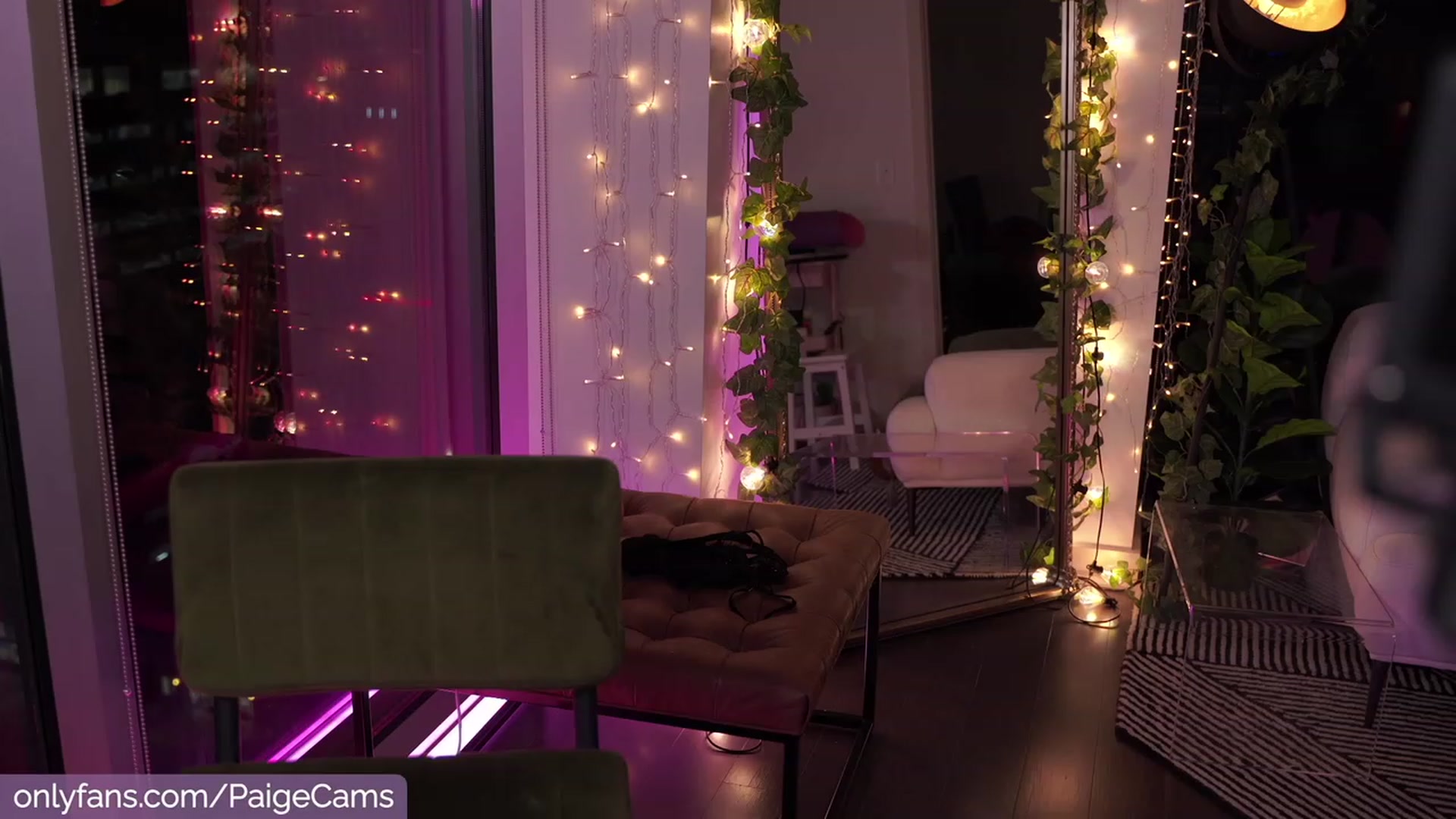 Gallery image thumbnail from Paige's myfreecams stream on, 08/29/2023, 05:08 image 9 of 20