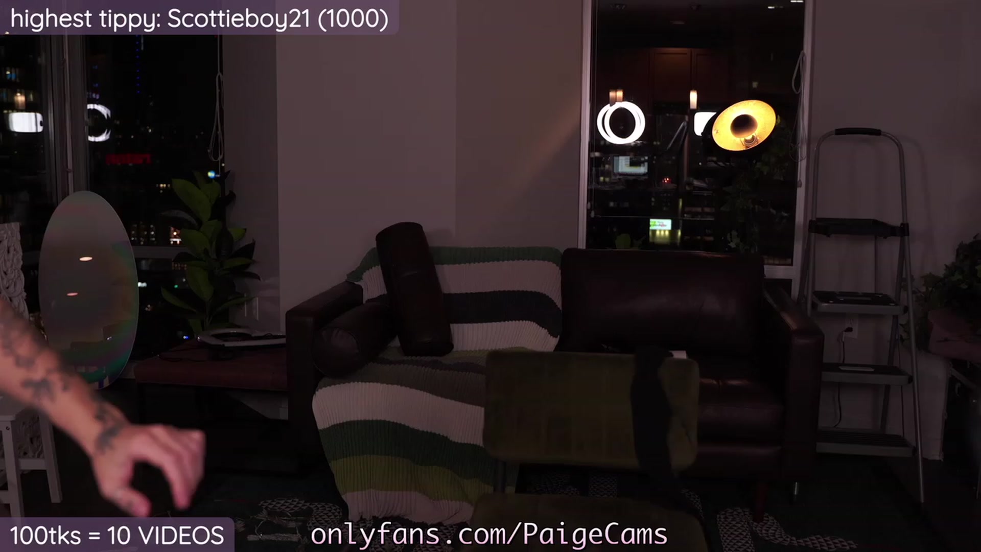 Gallery image thumbnail from Paige's myfreecams stream on, 10/28/2023, 04:57 image 7 of 20