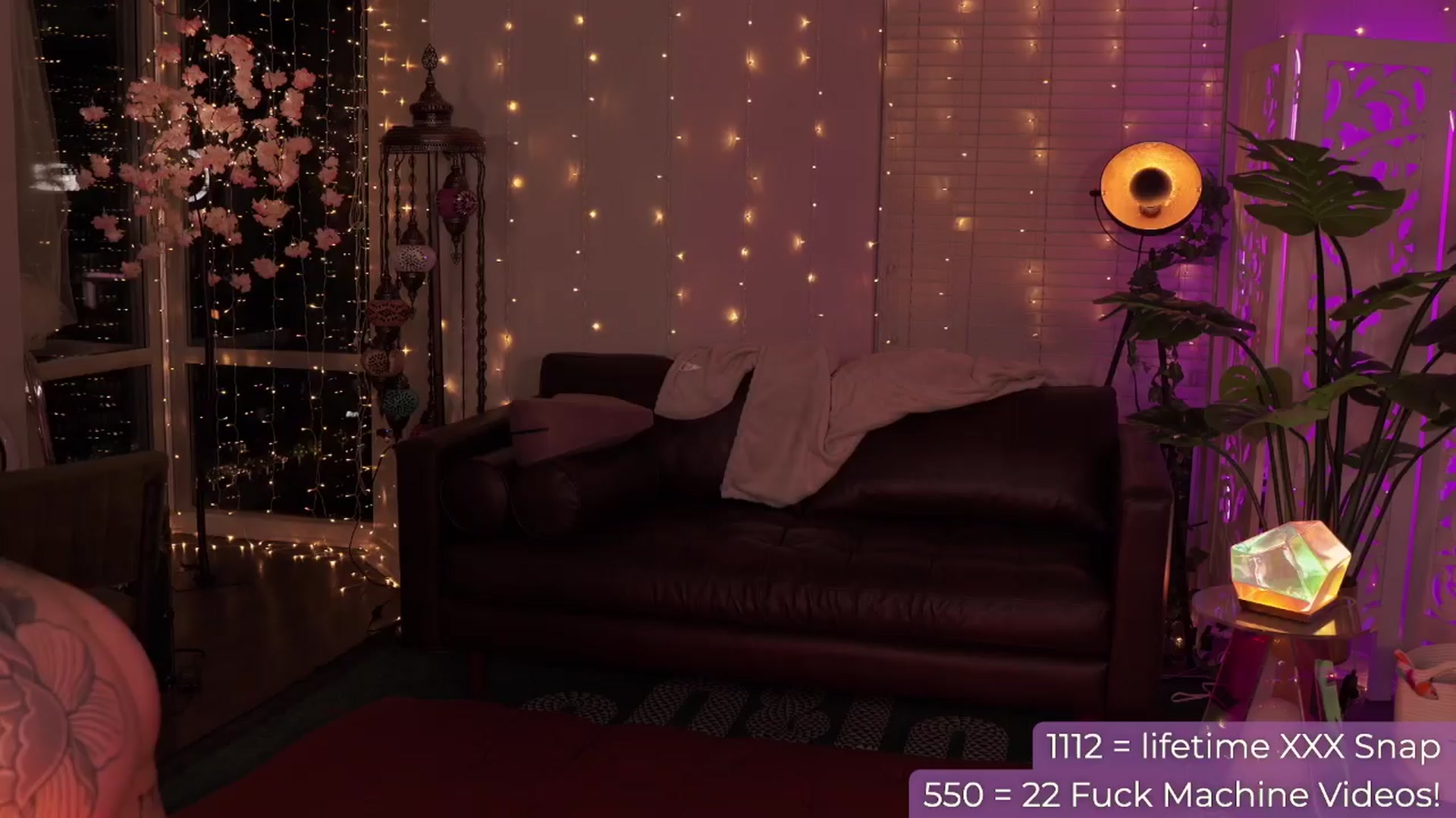 Gallery image thumbnail from Paige's myfreecams stream on, 04/15/2024, 04:03 image 17 of 20
