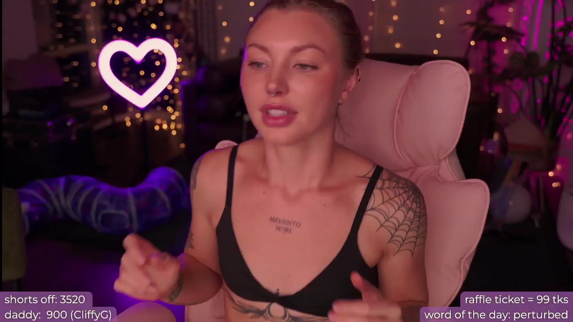 Gallery image thumbnail from Paige's myfreecams stream on, 08/19/2024, 03:30 image 18 of 20