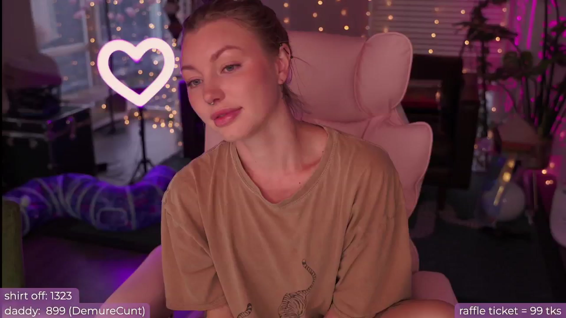 Gallery image thumbnail from Paige's myfreecams stream on, 08/19/2024, 03:30 image 5 of 20