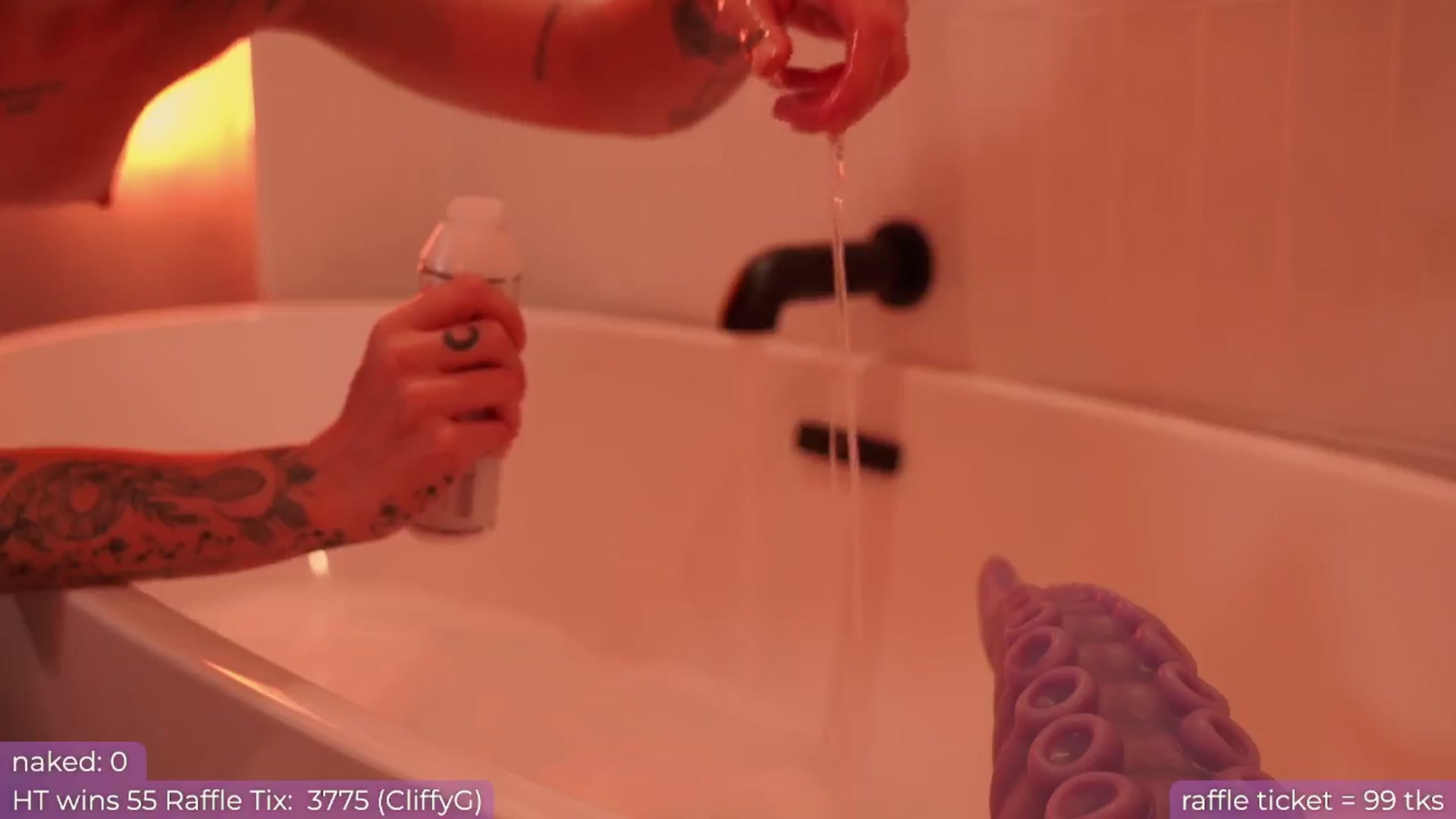 Gallery image thumbnail from Paige's myfreecams stream on, 08/23/2024, 02:07 image 16 of 20