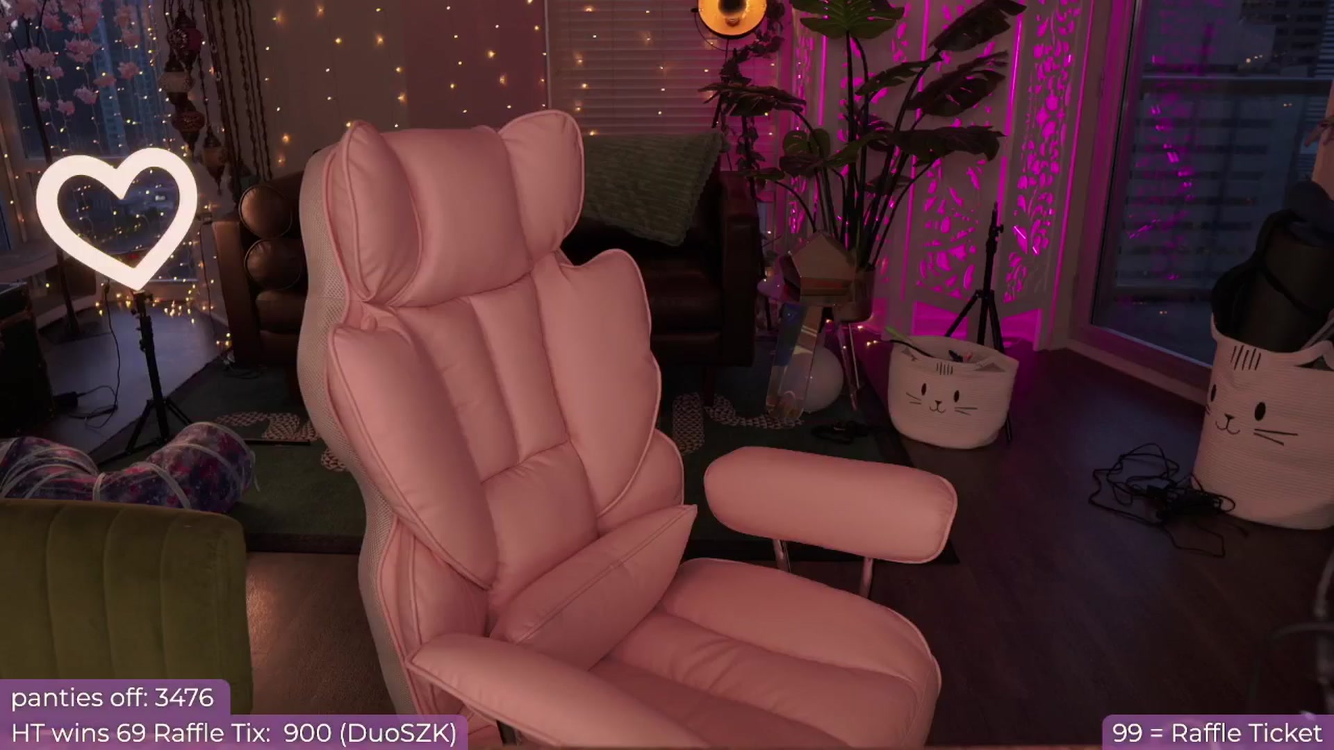 Gallery image thumbnail from Paige's myfreecams stream on, 08/25/2024, 05:26 image 7 of 20