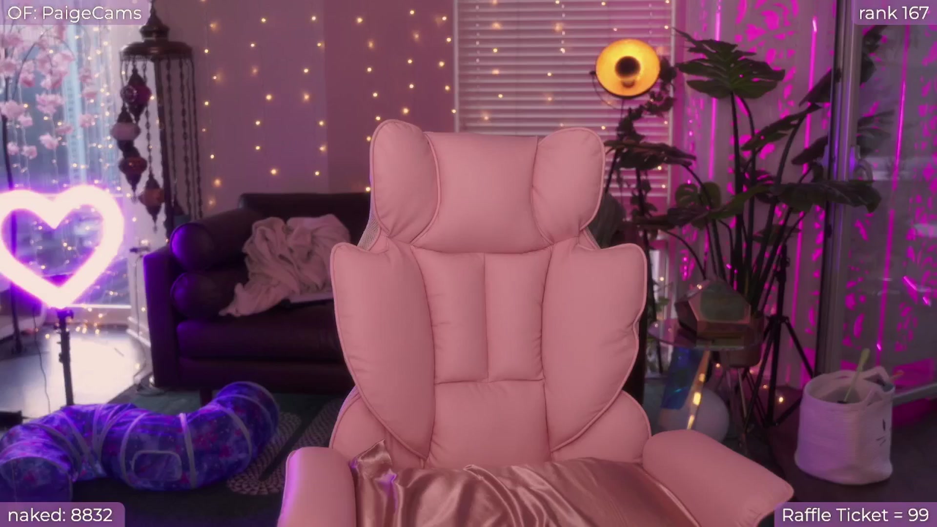 Gallery image thumbnail from Paige's myfreecams stream on, 09/16/2024, 01:06 image 14 of 20
