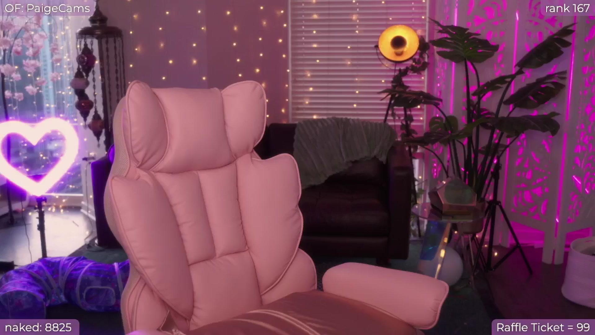 Gallery image thumbnail from Paige's myfreecams stream on, 09/16/2024, 01:06 image 16 of 20