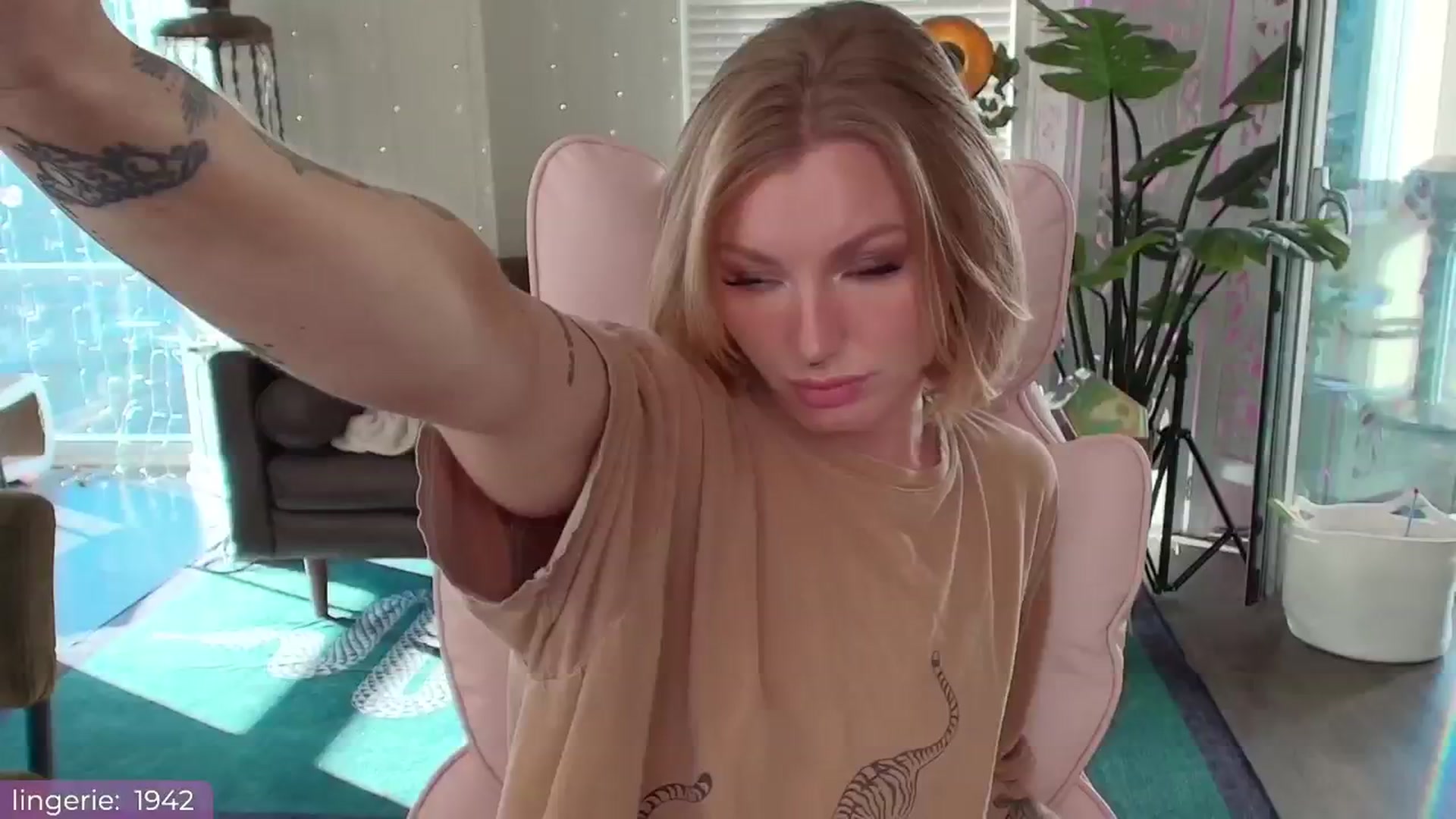 Gallery image thumbnail from Paige's myfreecams stream on, 09/25/2024, 23:36 image 15 of 20