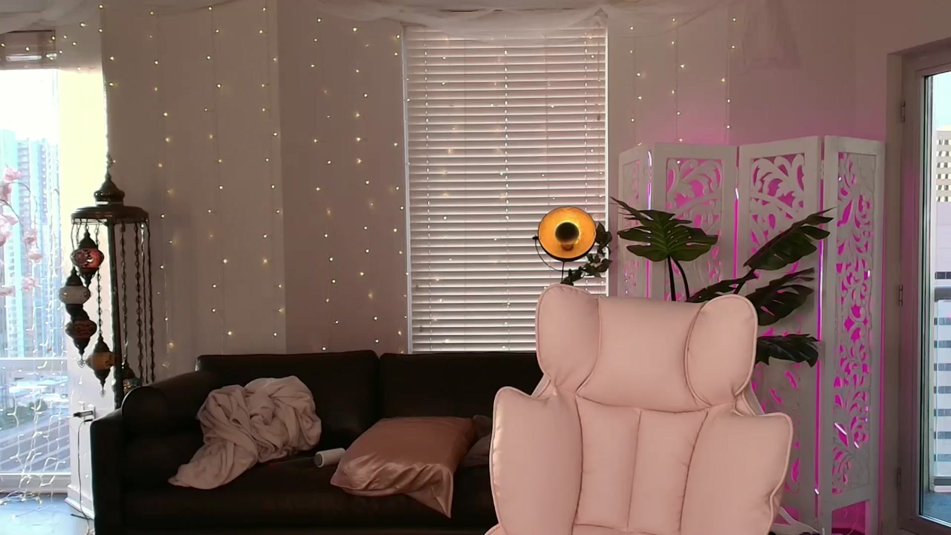 Gallery image thumbnail from Paige's myfreecams stream on, 10/01/2024, 24:13 image 10 of 20