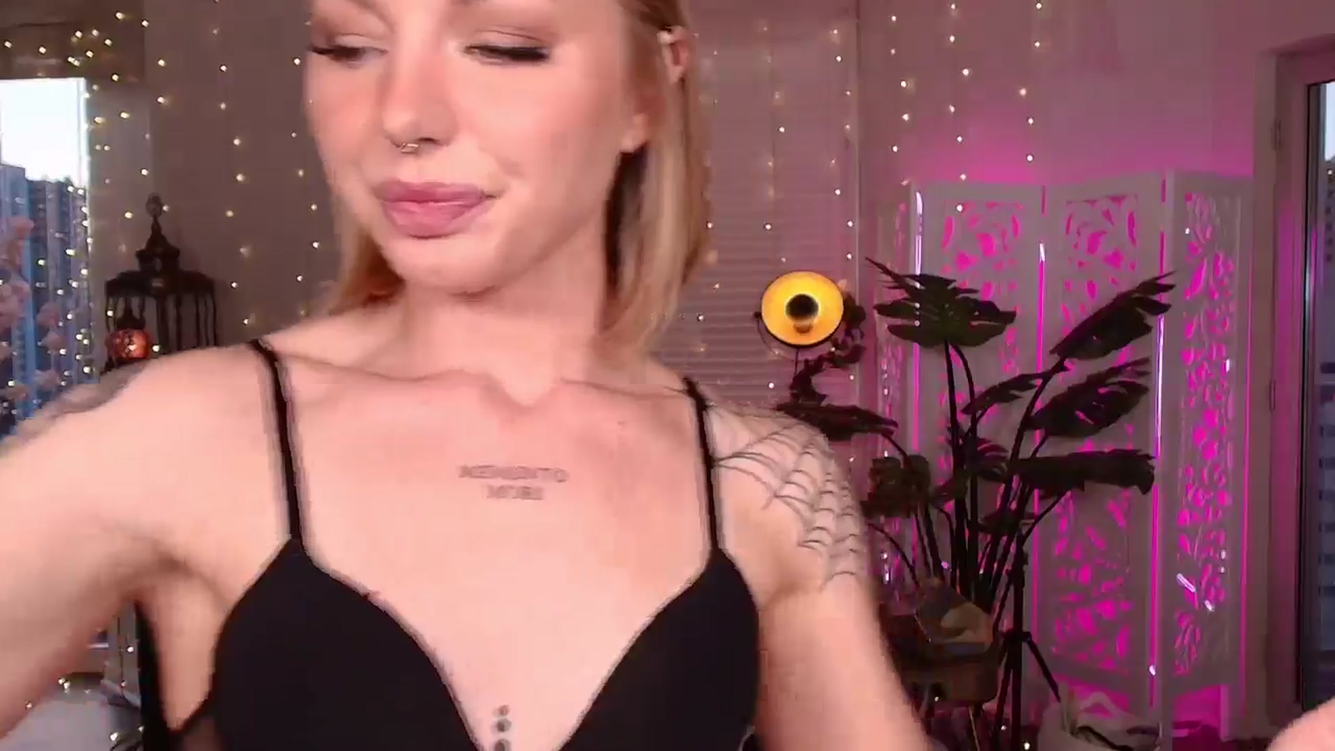 Gallery image thumbnail from Paige's myfreecams stream on, 10/01/2024, 01:00 image 14 of 20