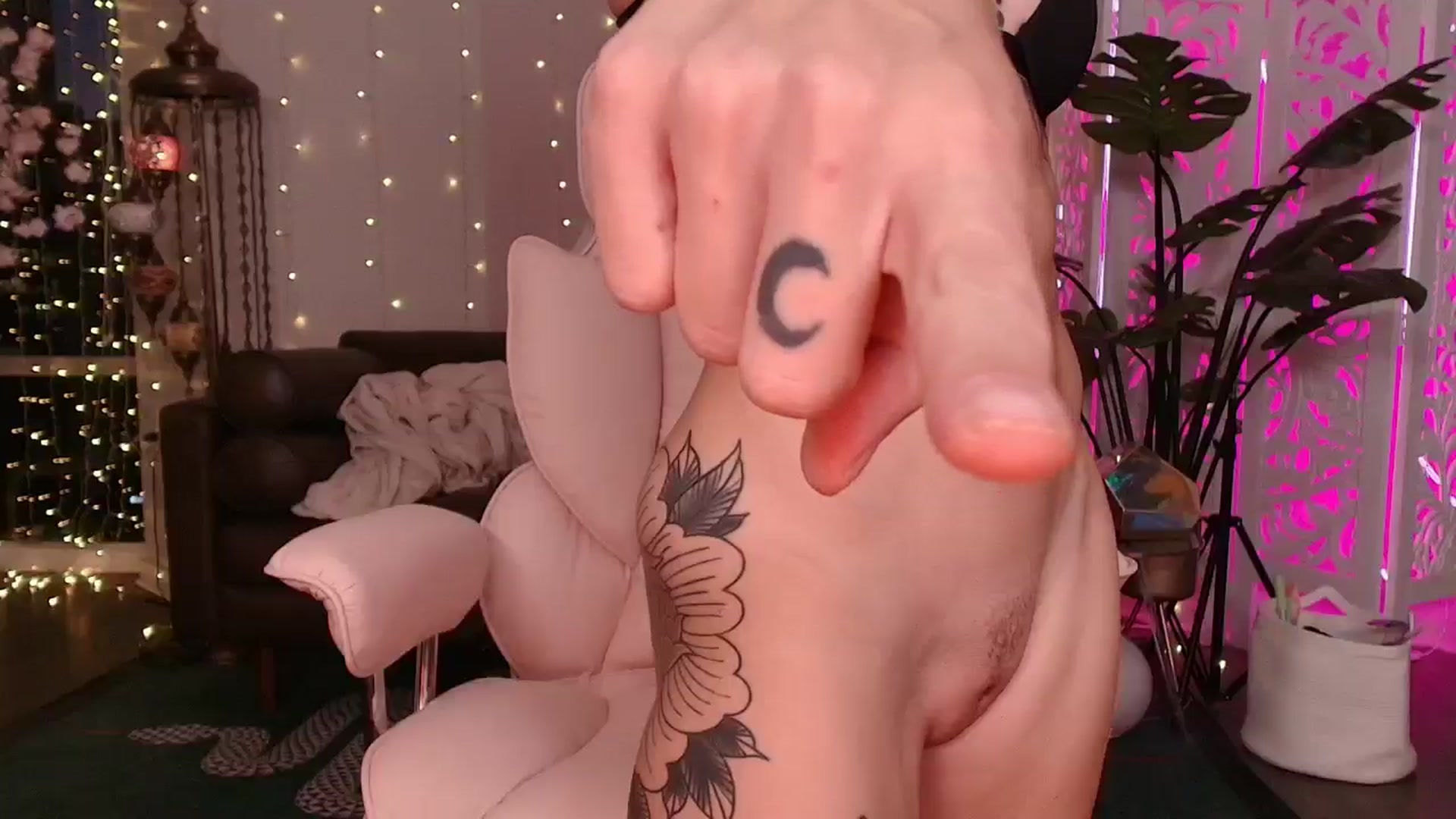 Gallery image thumbnail from Paige's myfreecams stream on, 10/01/2024, 05:09 image 2 of 20
