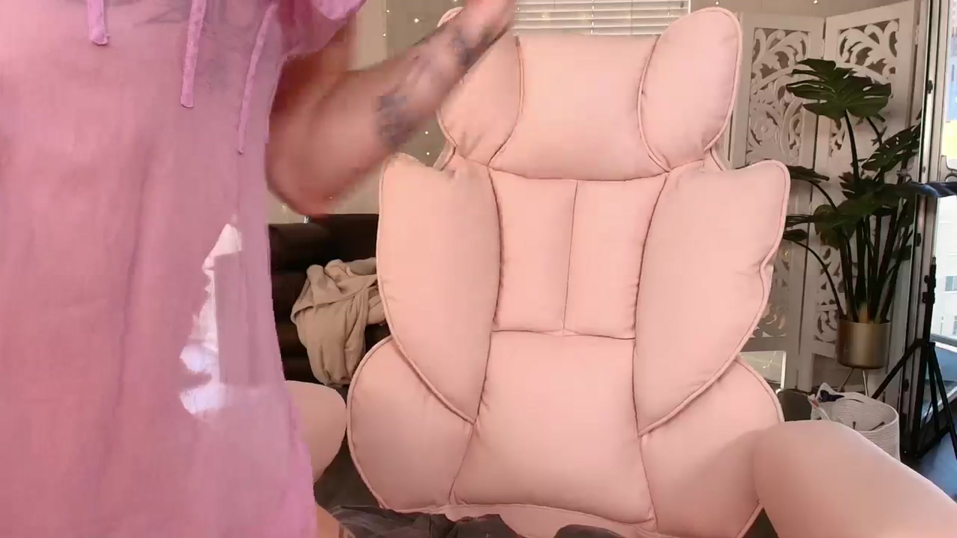 Gallery image thumbnail from Paige's myfreecams stream on, 10/06/2024, 01:43 image 11 of 20